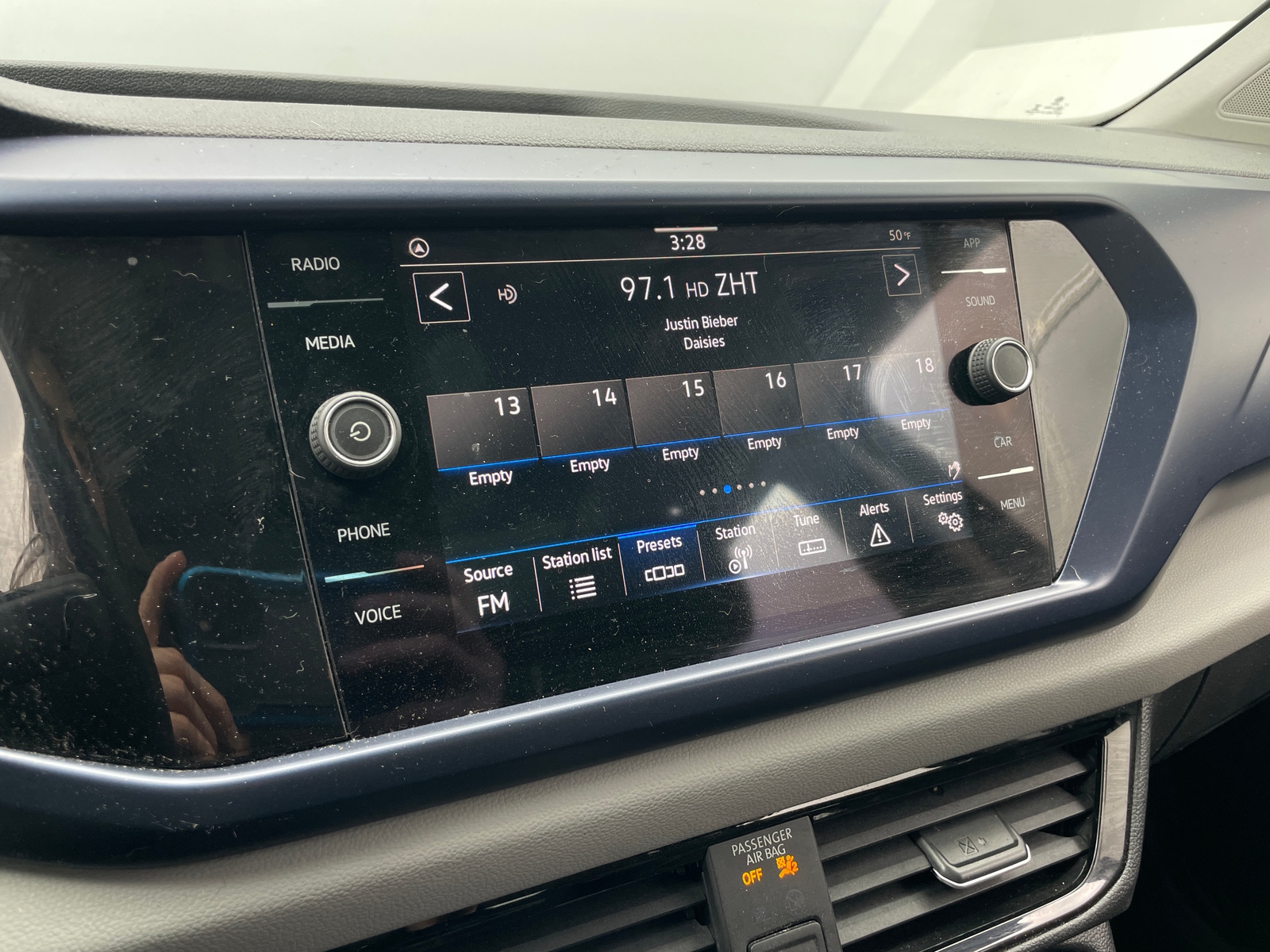 Thumbnail: 2022 Volkswagen Taos - 3