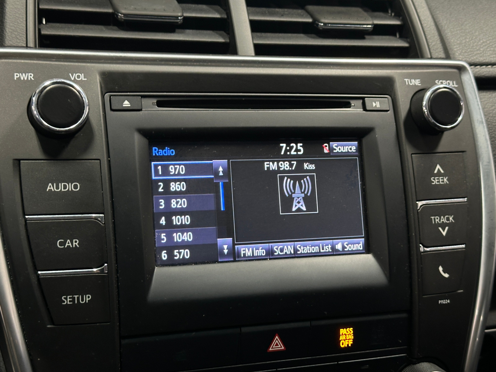 Thumbnail: 2016 Toyota Camry - 4