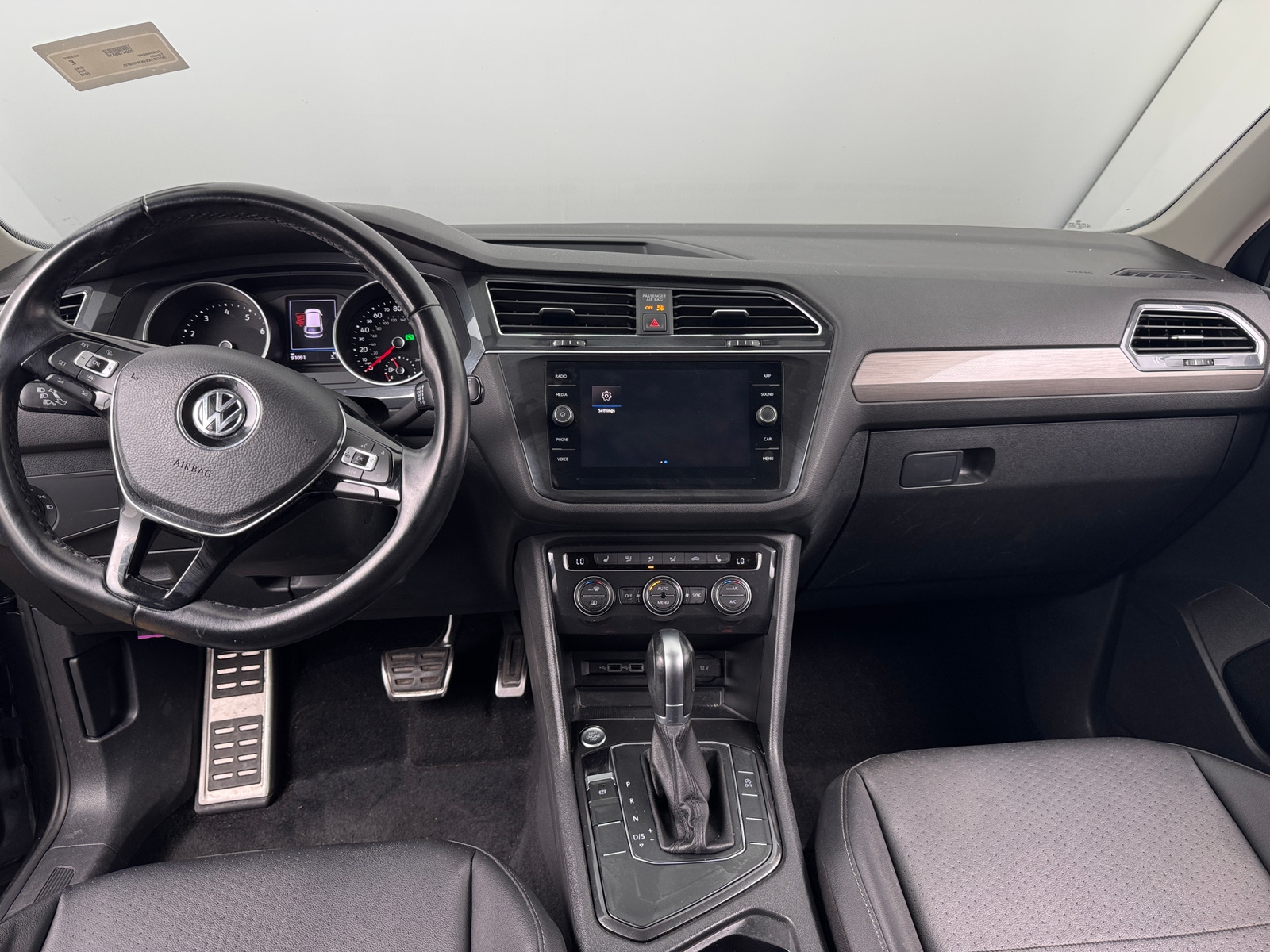 Thumbnail: 2019 Volkswagen Tiguan - 2