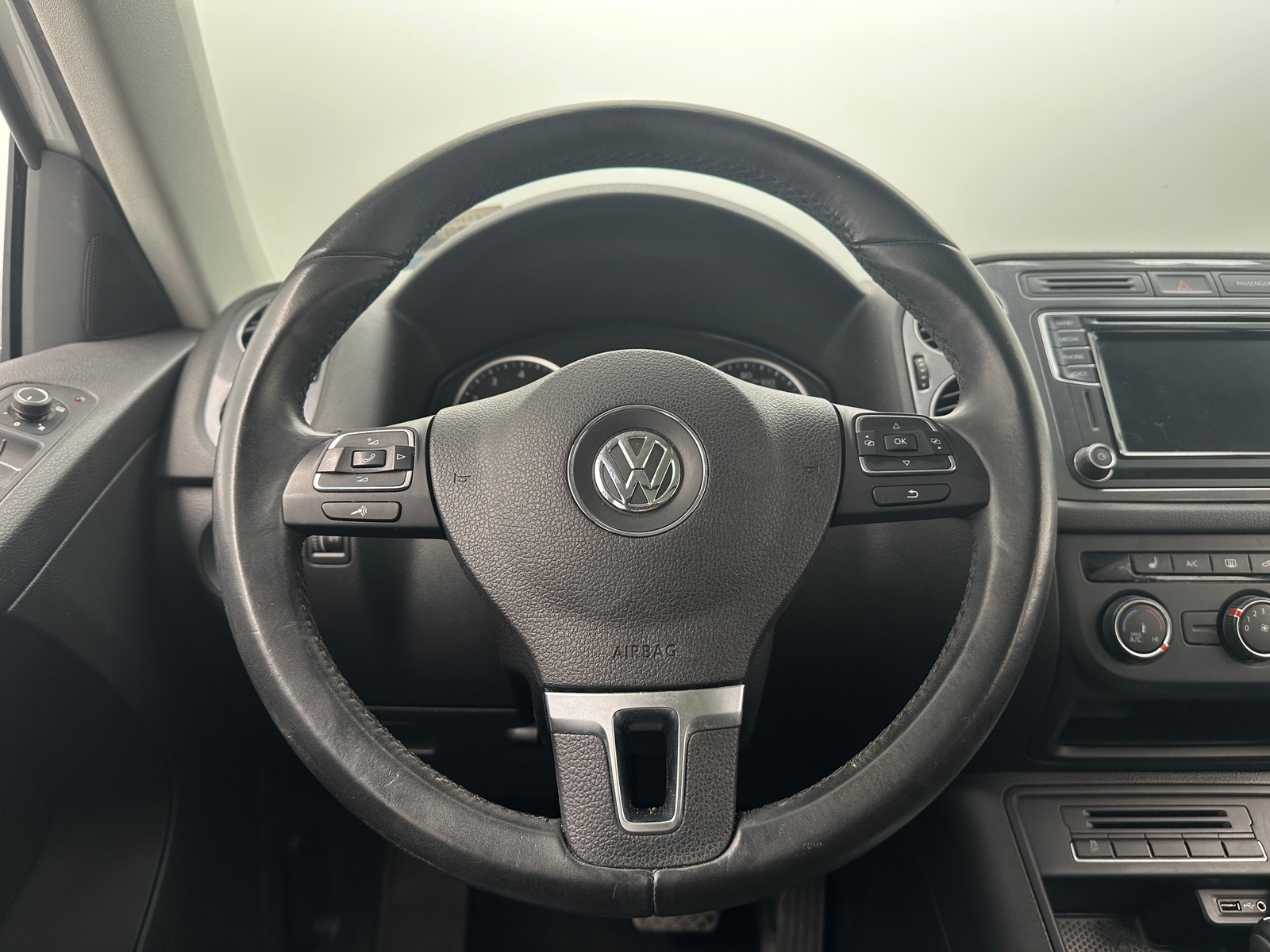 Thumbnail: 2017 Volkswagen Tiguan - 4