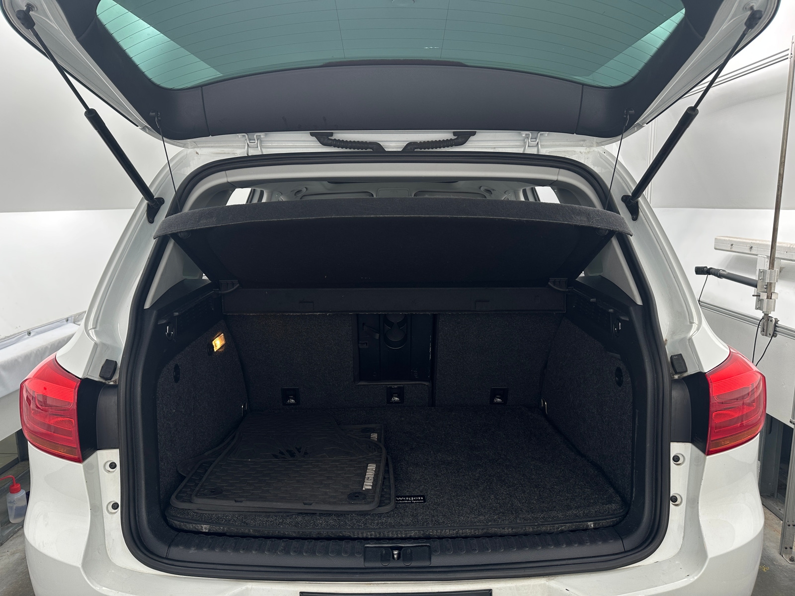 Thumbnail: 2017 Volkswagen Tiguan - 6