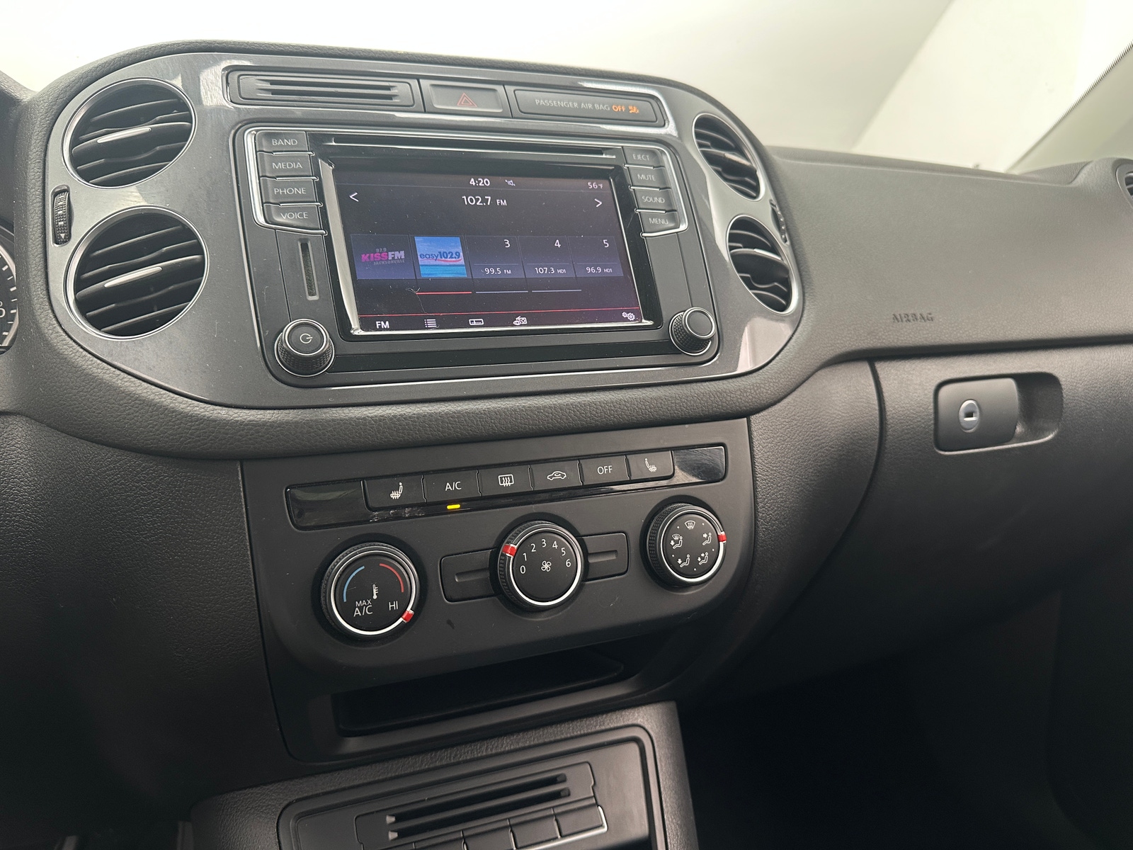 Thumbnail: 2017 Volkswagen Tiguan - 3