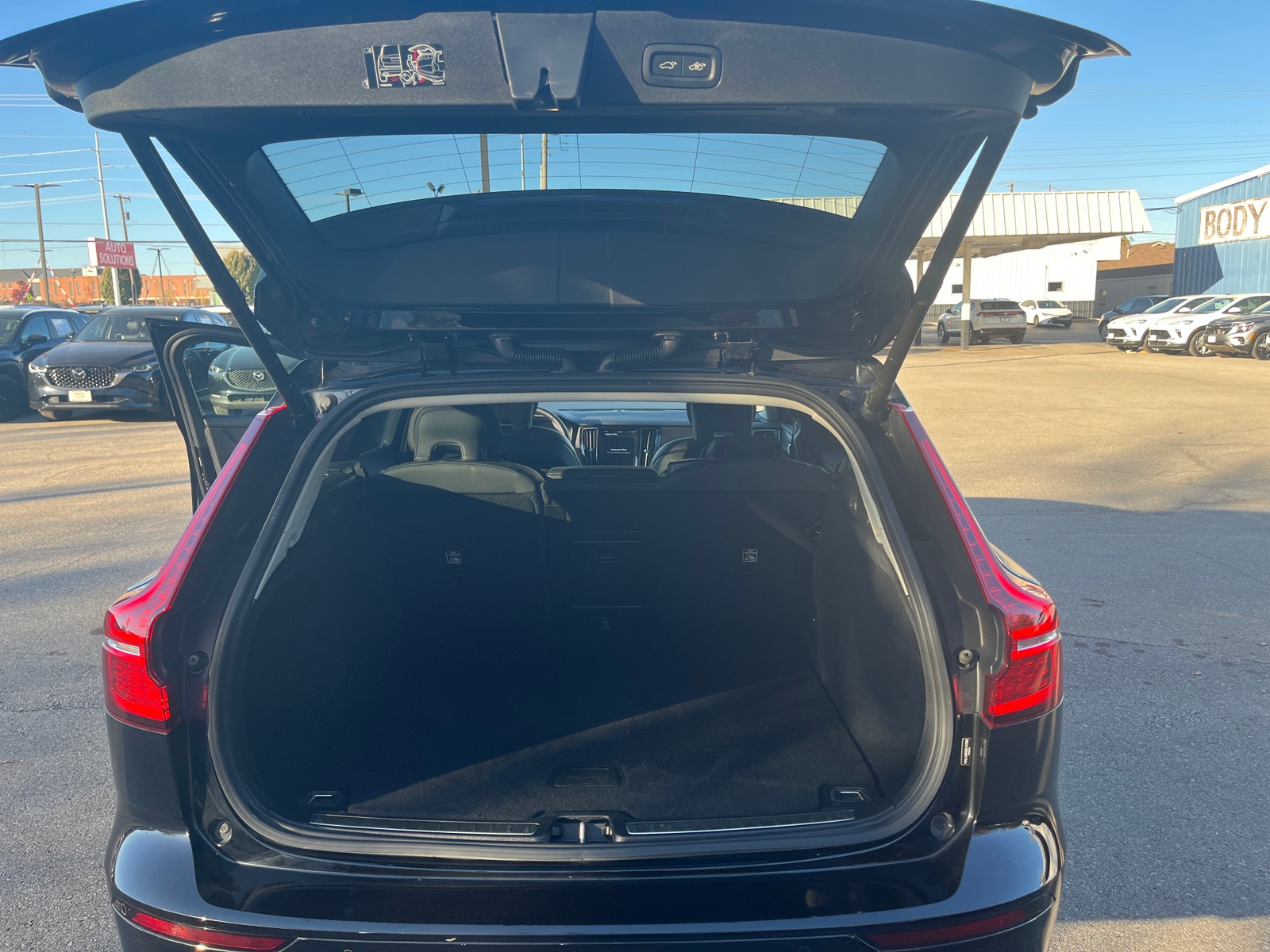 Thumbnail: 2025 Volvo V60 - 6