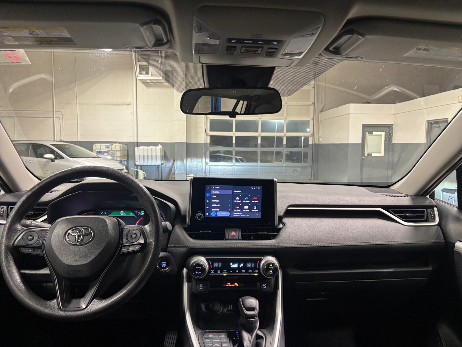 Thumbnail: 2025 Toyota RAV4 - 3