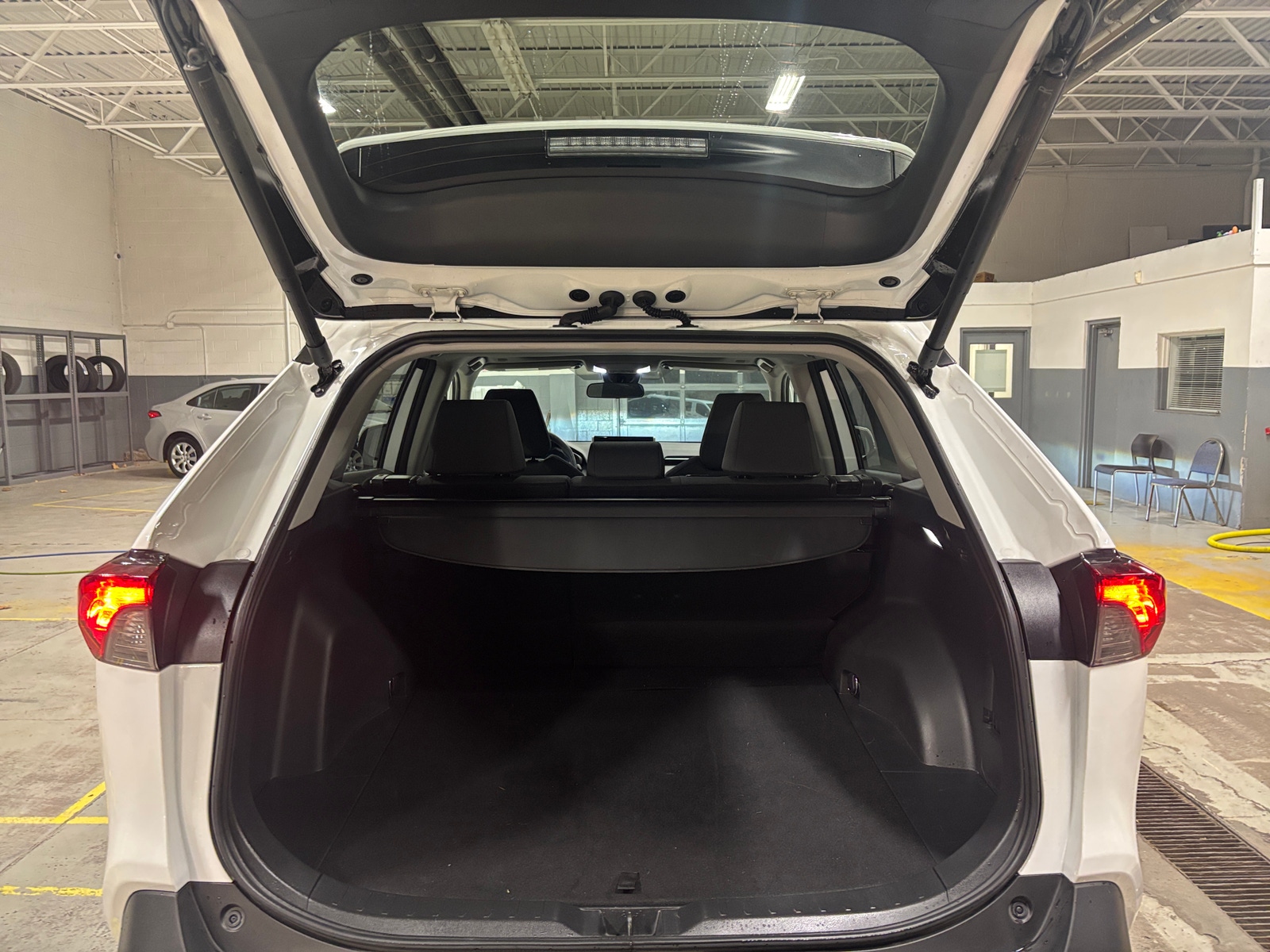 Thumbnail: 2025 Toyota RAV4 - 6