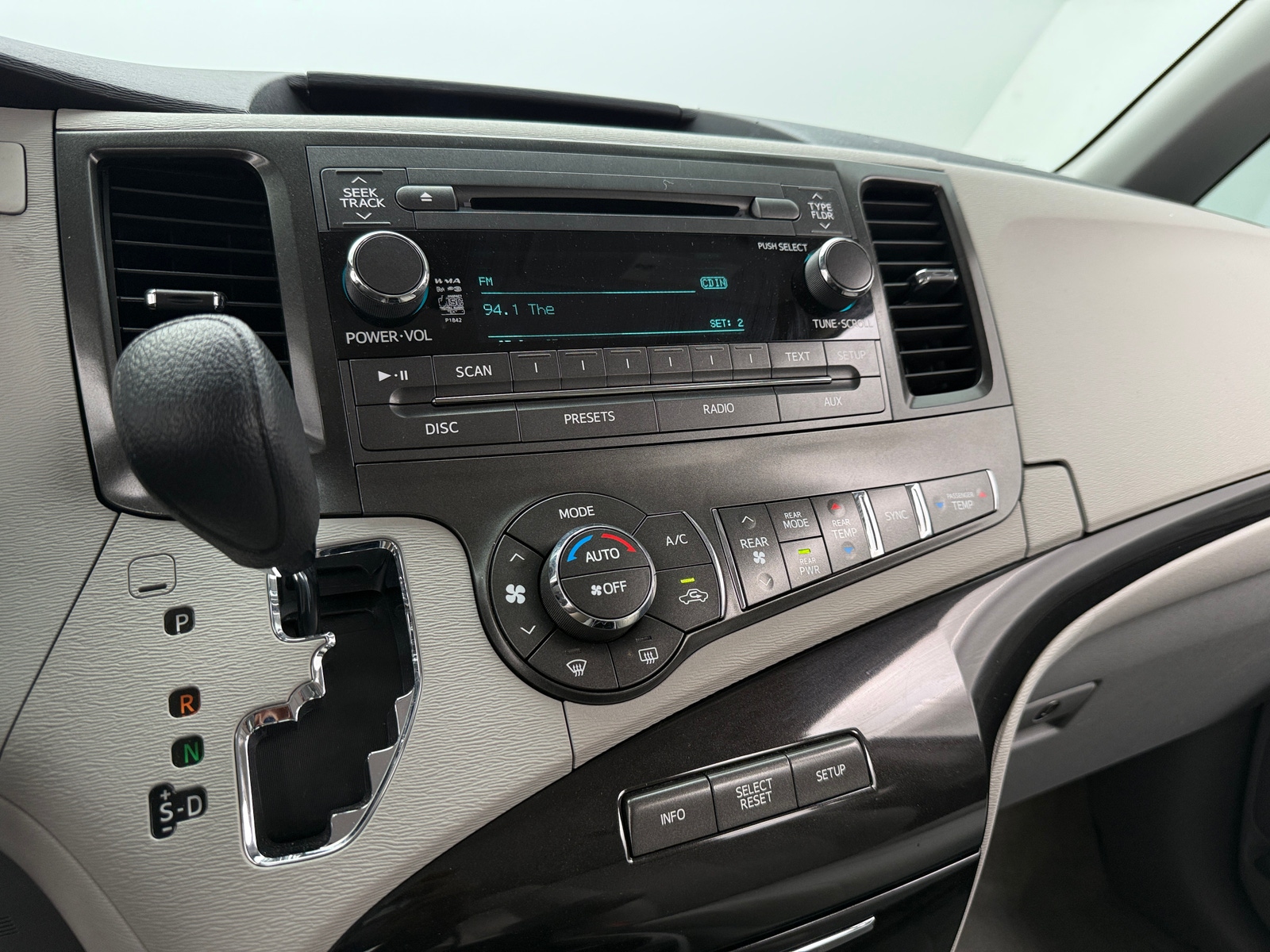 Thumbnail: 2013 Toyota Sienna - 4