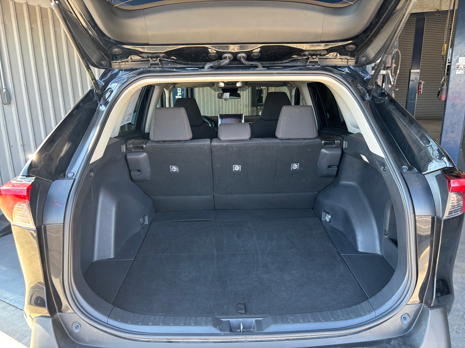 Thumbnail: 2025 Toyota RAV4 - 6