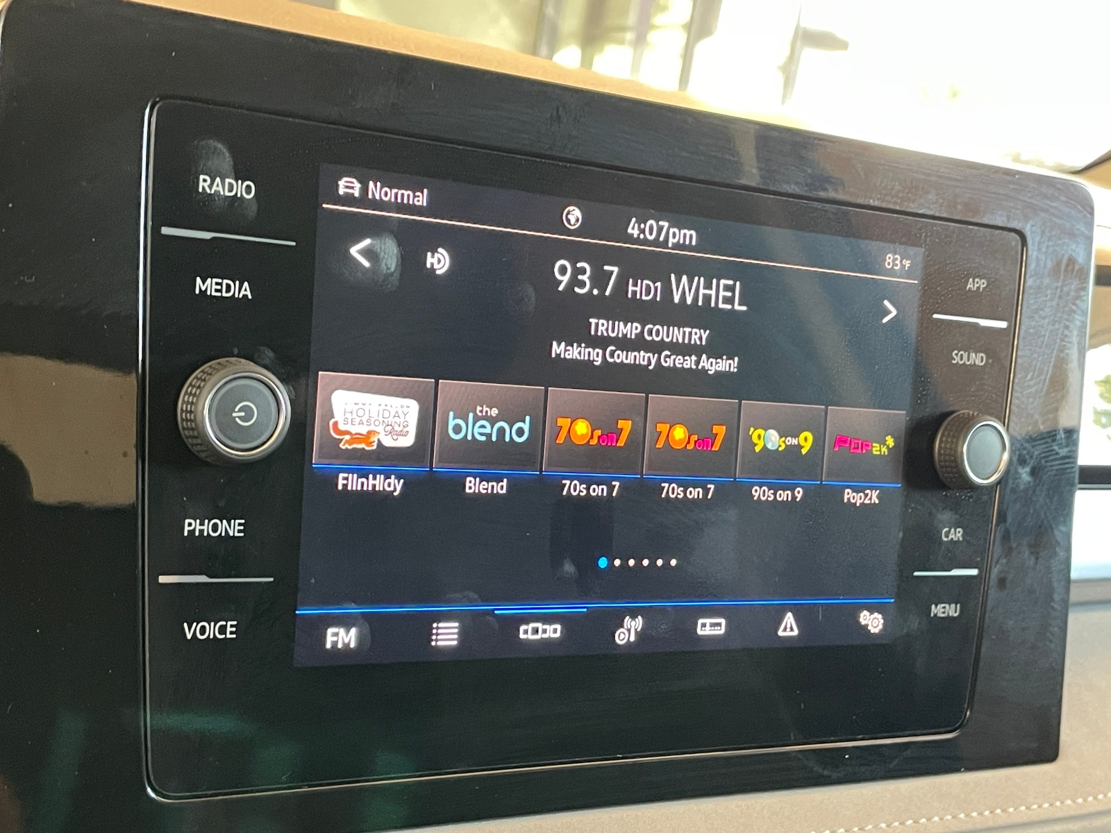 Thumbnail: 2025 Volkswagen Taos - 4