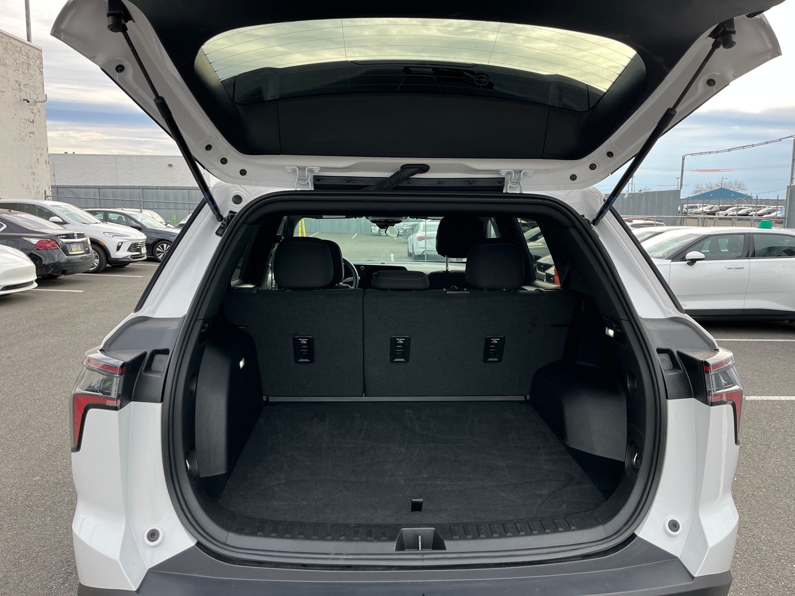 Thumbnail: 2025 Chevrolet Equinox - 6