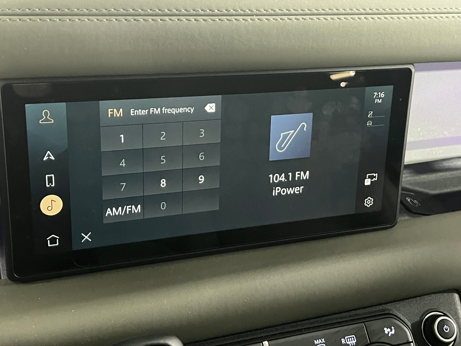 Thumbnail: 2024 Land Rover Defender - 3