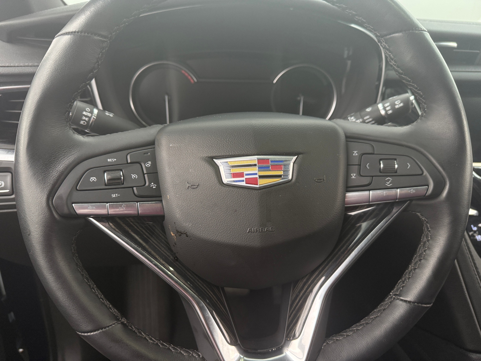 Thumbnail: 2025 Cadillac XT6 - 4