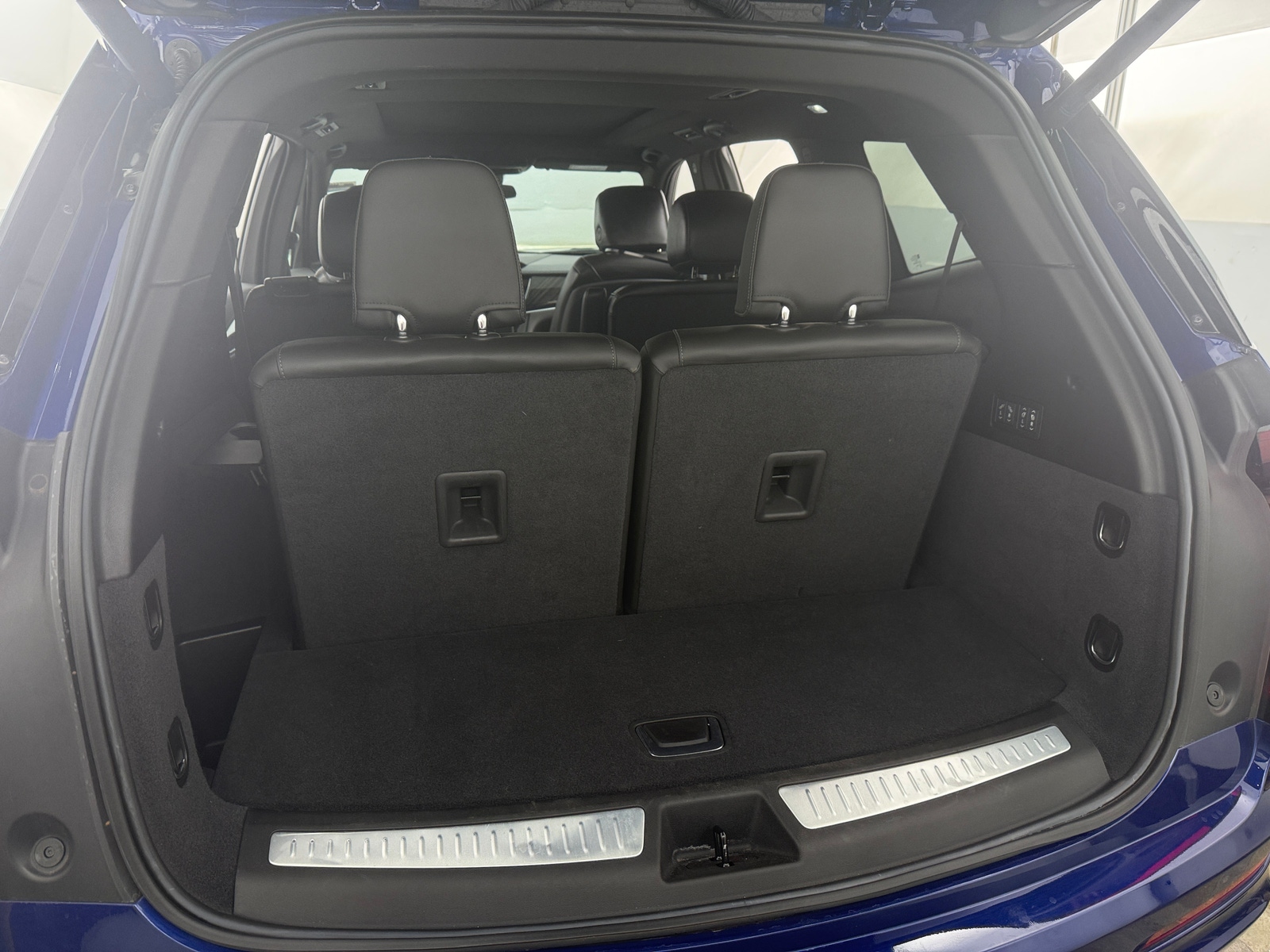 Thumbnail: 2025 Cadillac XT6 - 6