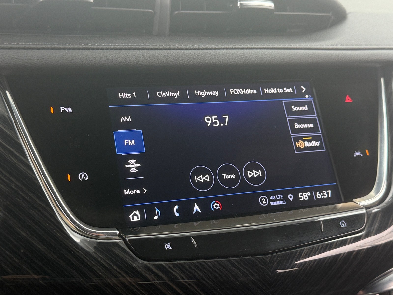 Thumbnail: 2025 Cadillac XT6 - 3