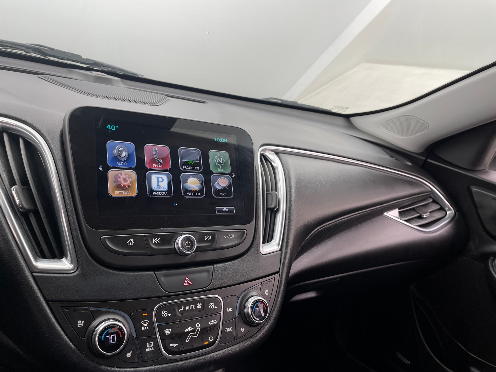 Thumbnail: 2016 Chevrolet Malibu - 3