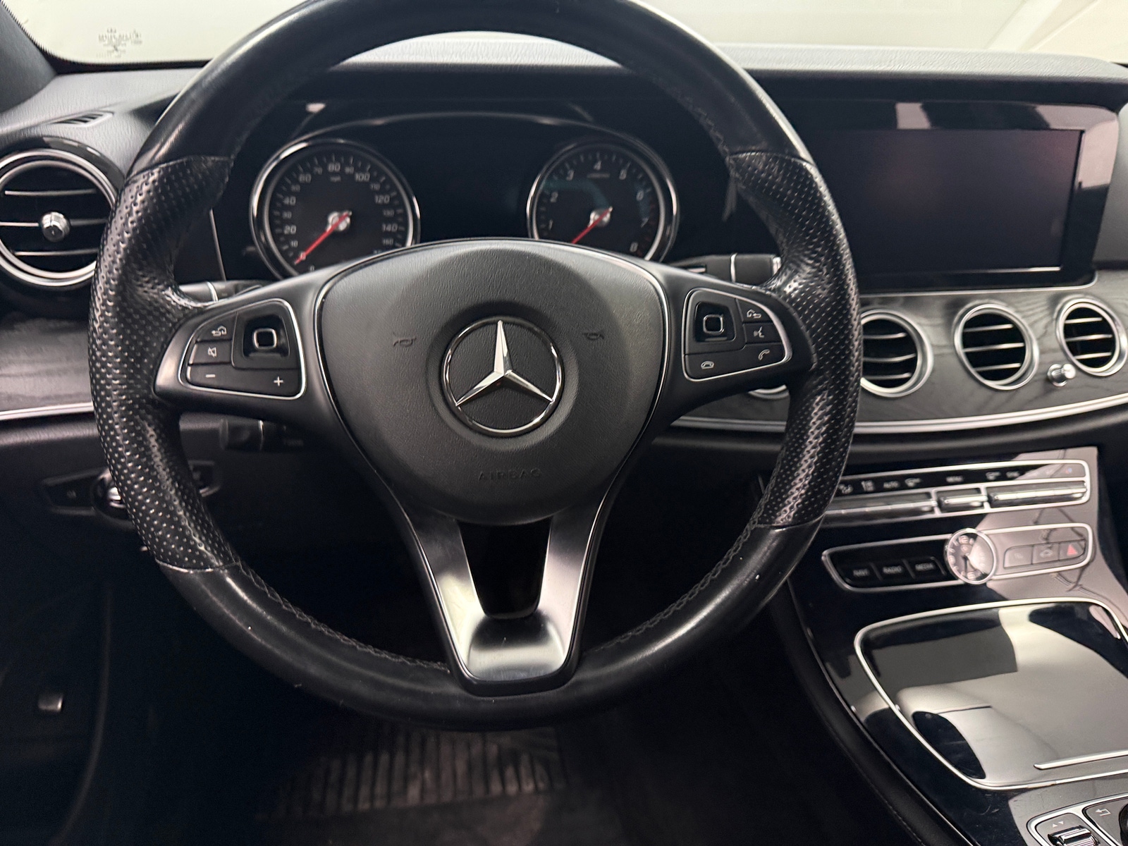 Thumbnail: 2017 Mercedes-Benz E-Class - 4