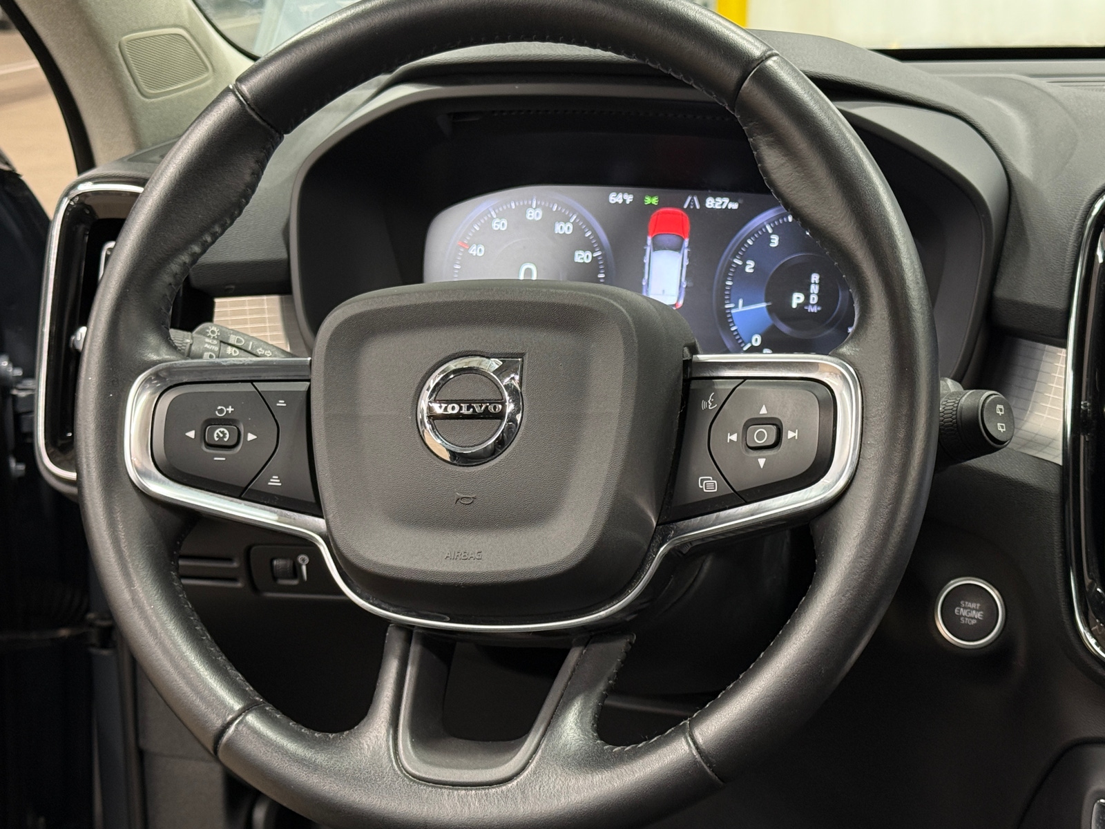 Thumbnail: 2021 Volvo XC40 - 4