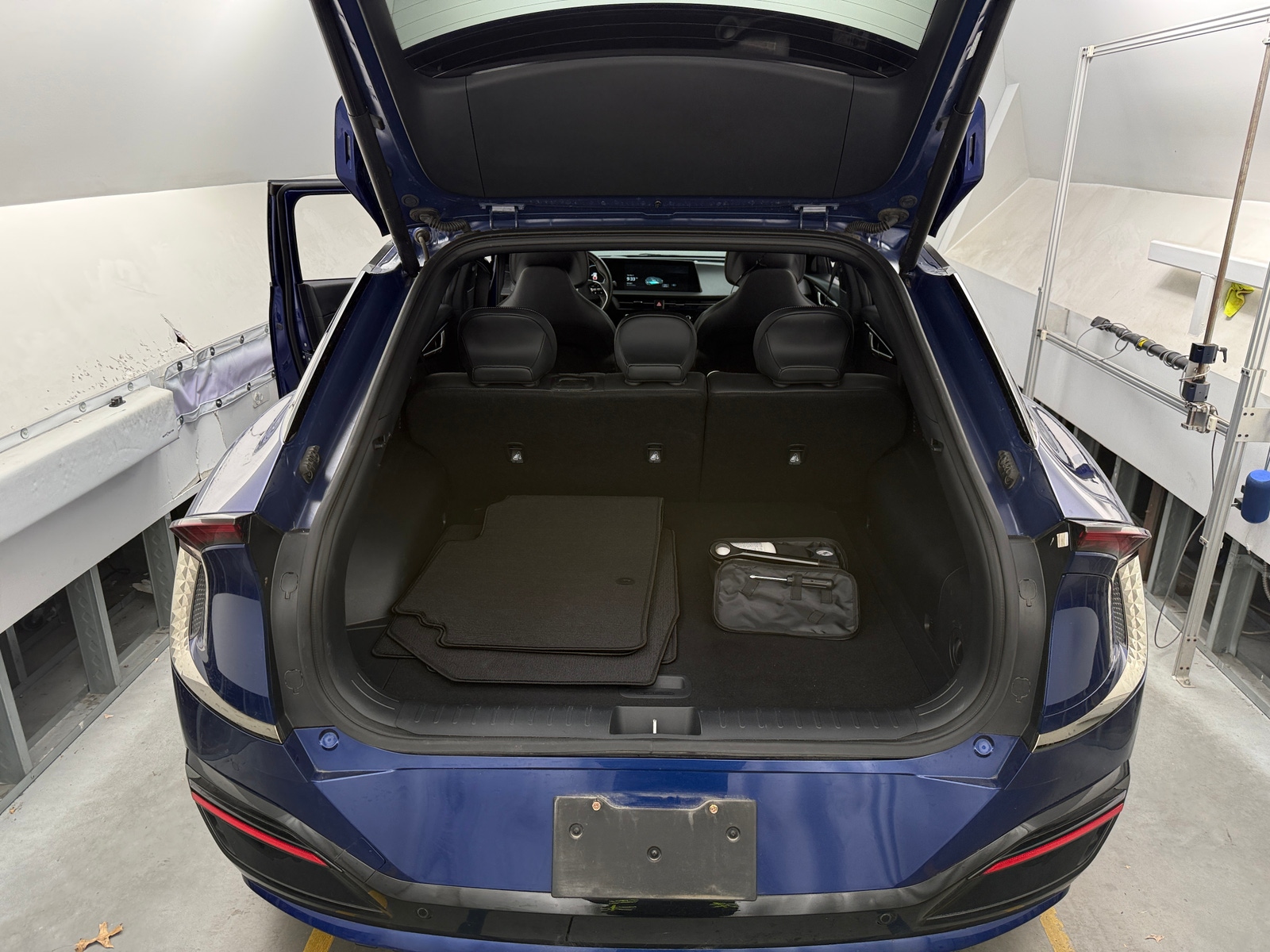 Thumbnail: 2022 Kia EV6 - 6