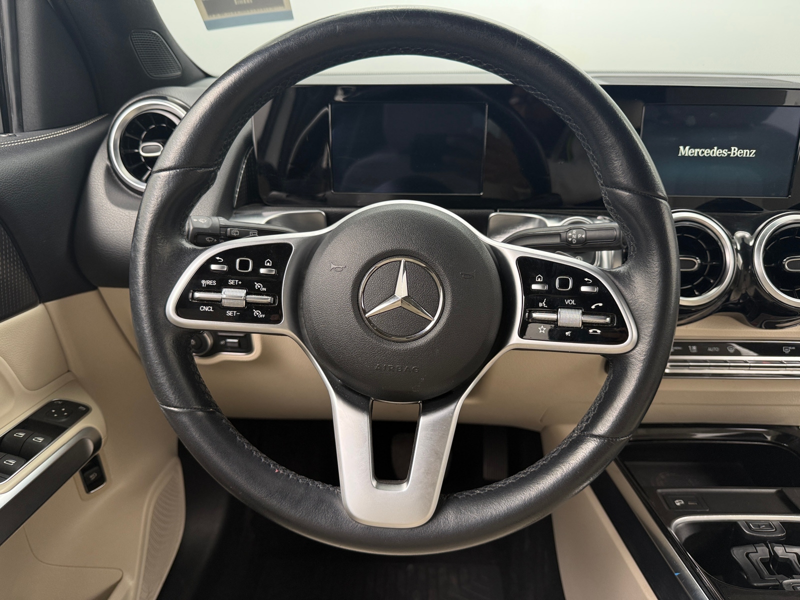 Thumbnail: 2020 Mercedes-Benz GLB - 4