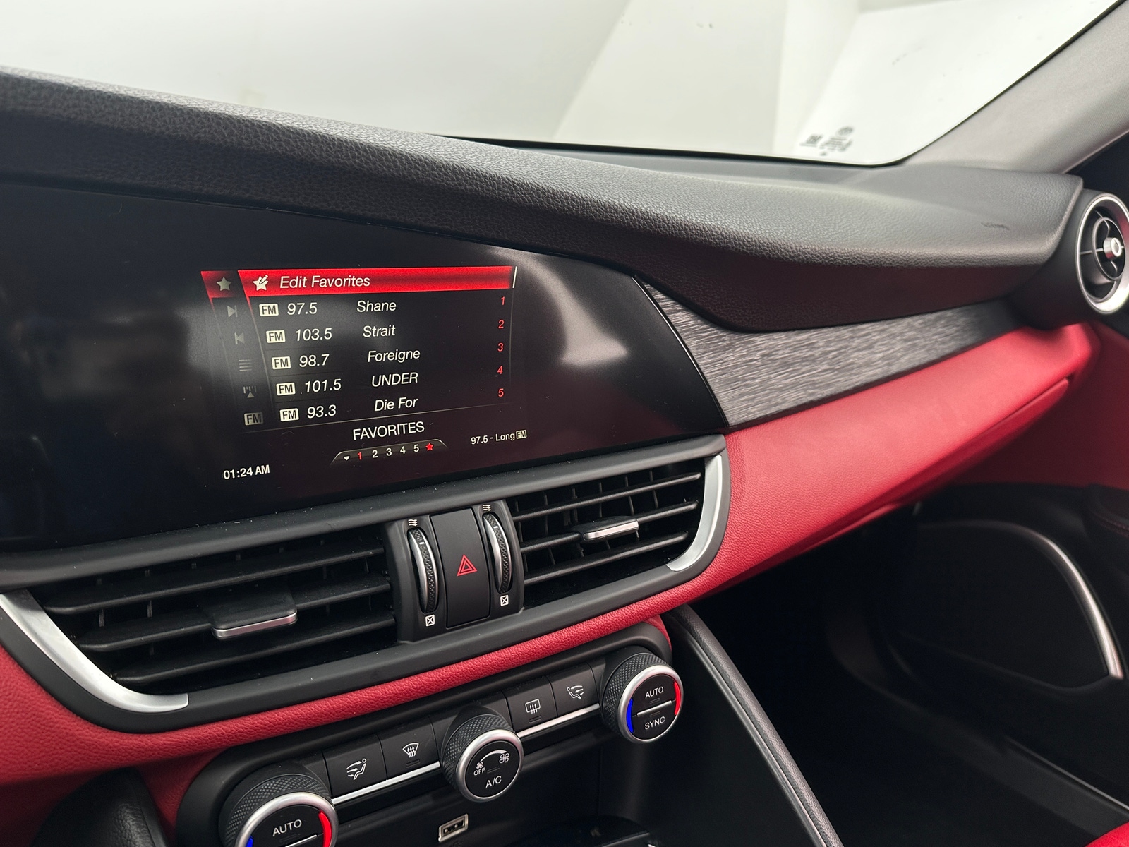 Thumbnail: 2019 Alfa Romeo Giulia - 3