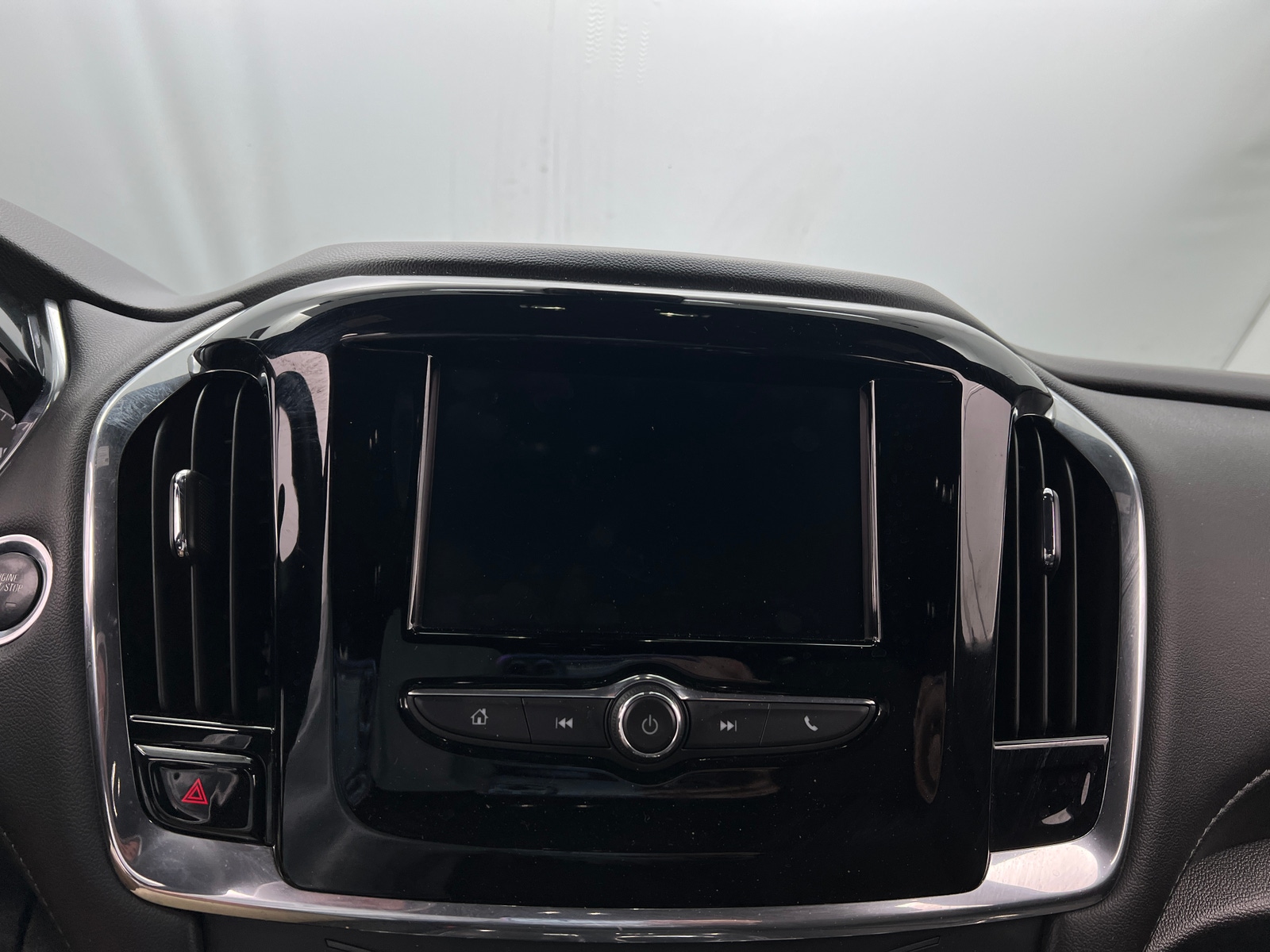 Thumbnail: 2023 Chevrolet Traverse - 3