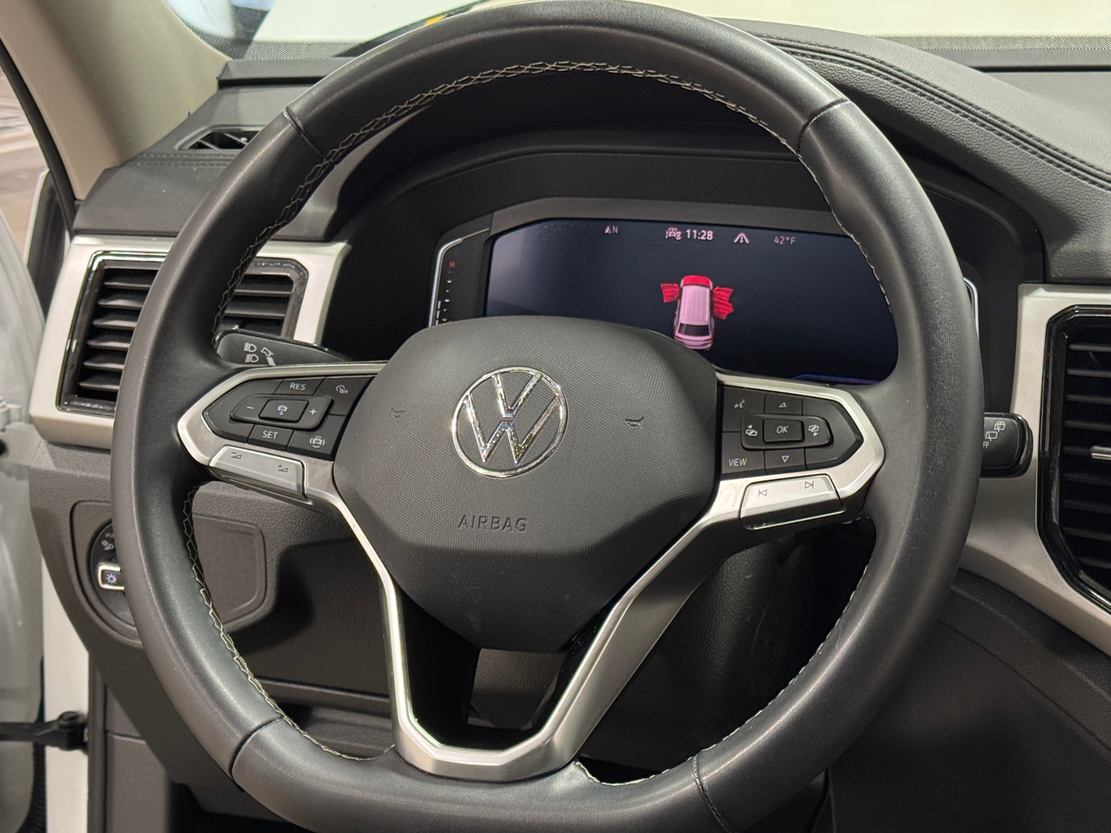 Thumbnail: 2023 Volkswagen Atlas - 4