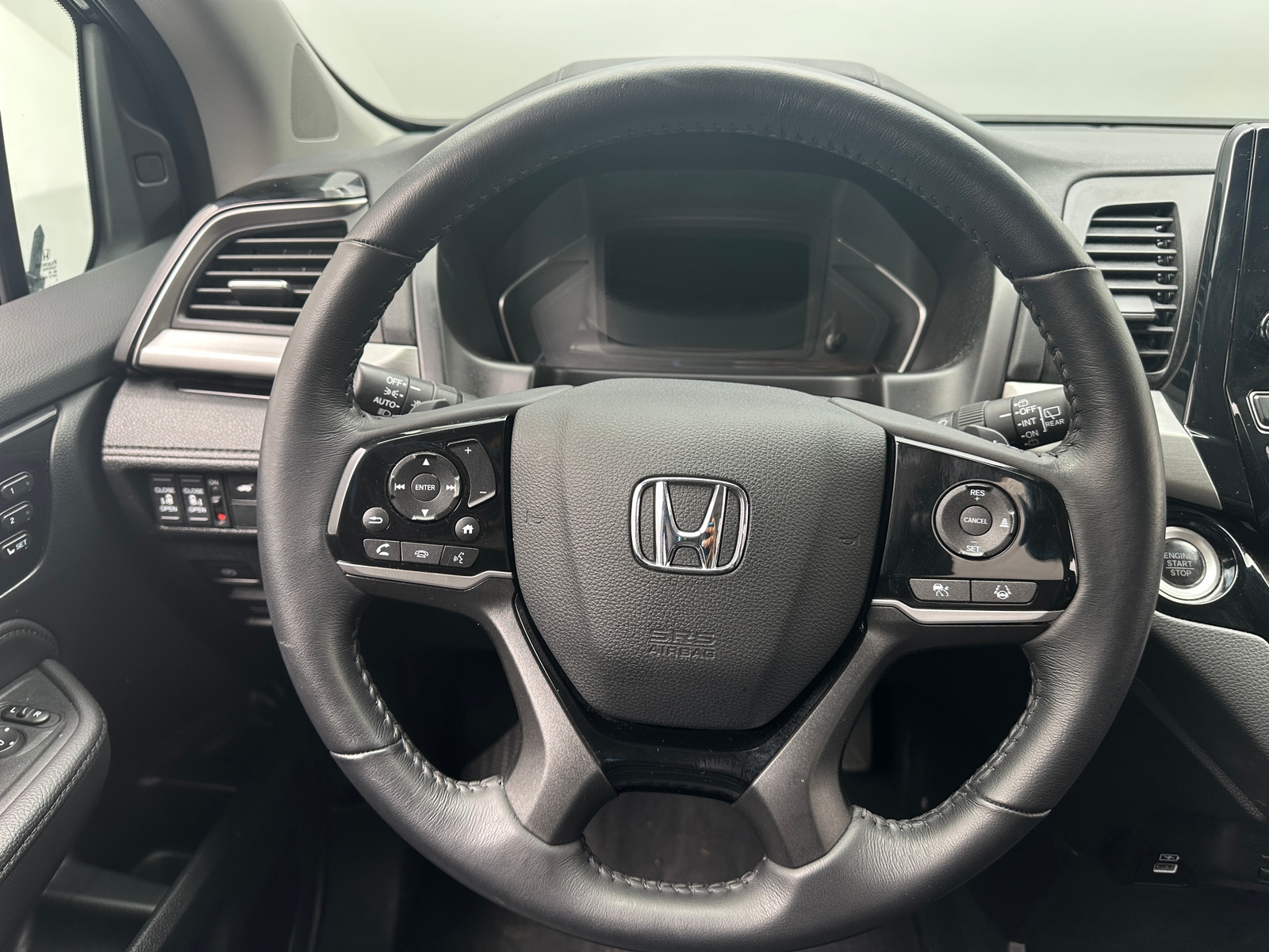 Thumbnail: 2023 Honda Odyssey - 4