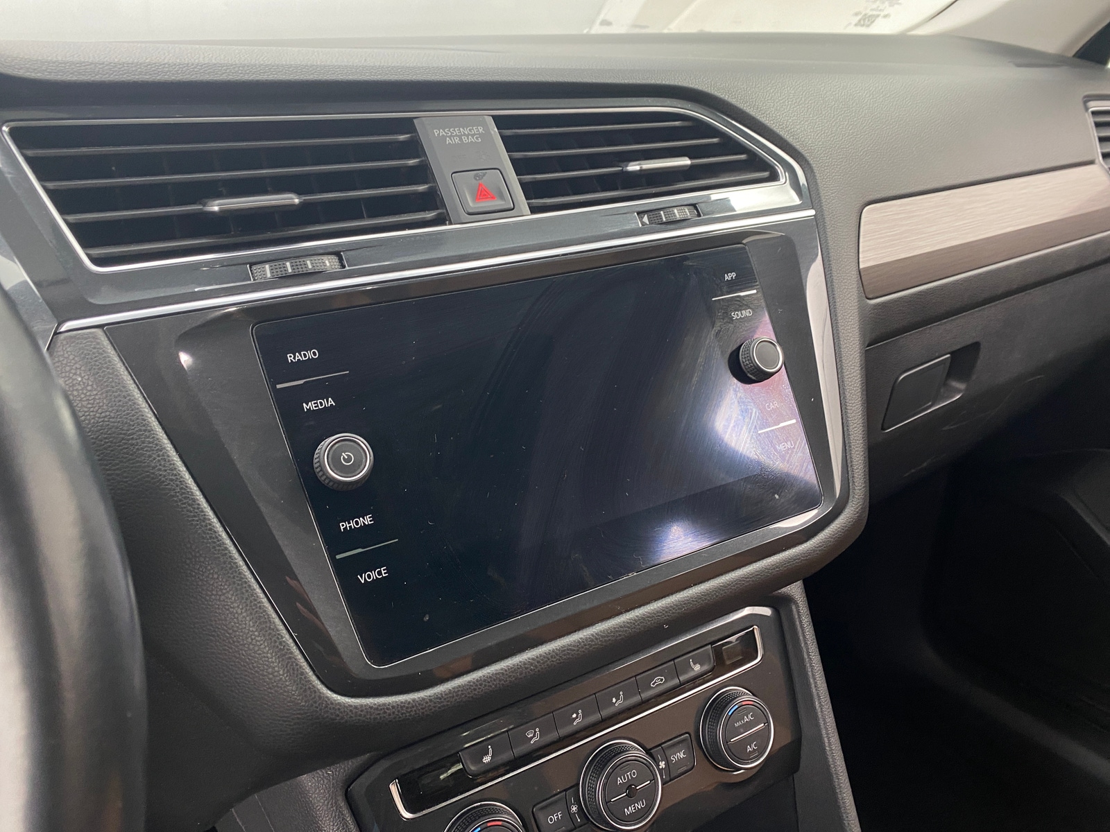 Thumbnail: 2019 Volkswagen Tiguan - 3