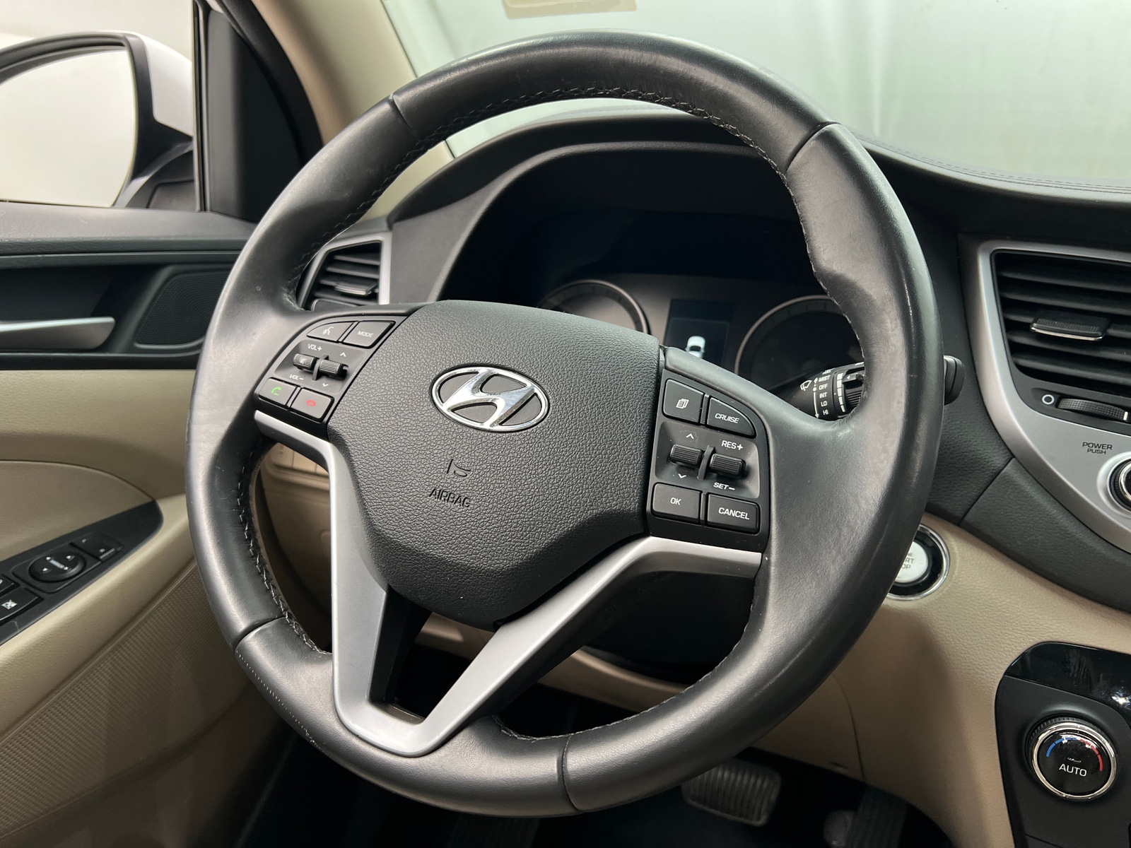 Thumbnail: 2016 Hyundai Tucson - 4