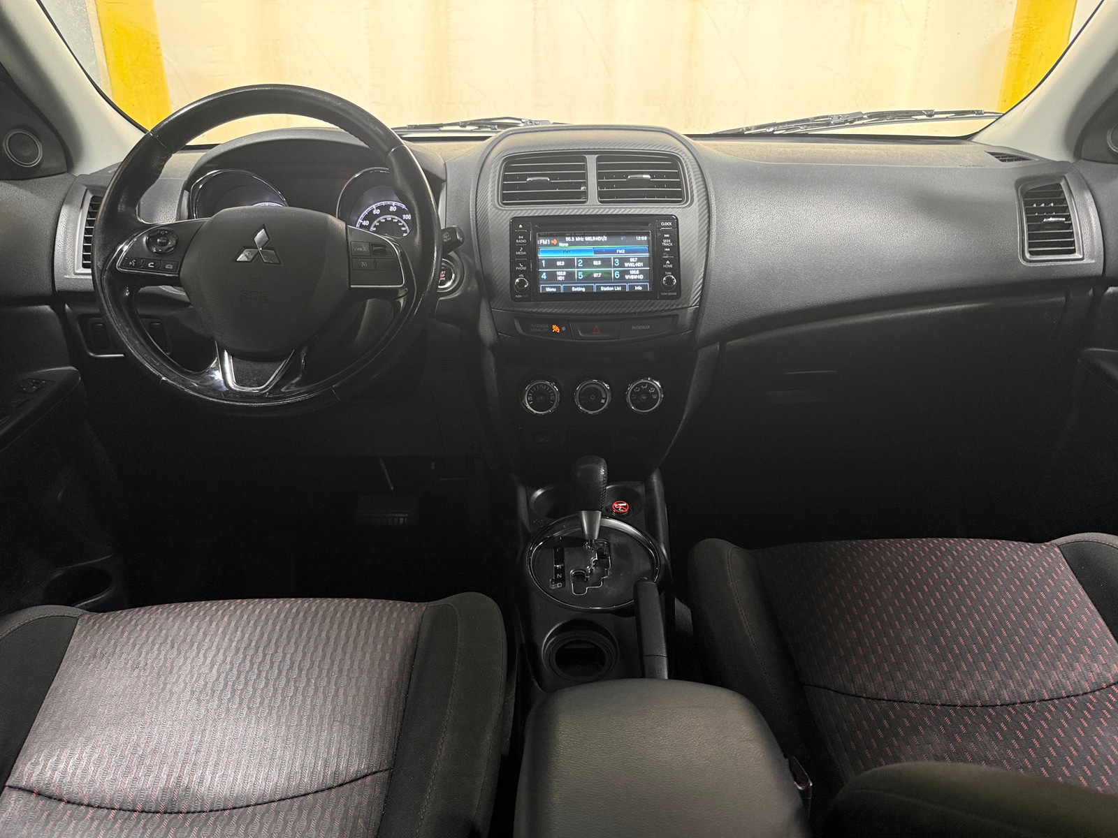 Thumbnail: 2017 Mitsubishi Outlander Sport - 3