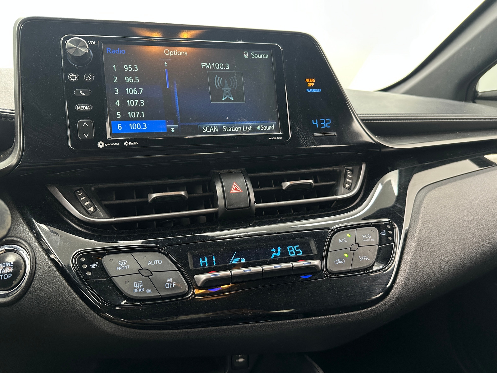 Thumbnail: 2018 Toyota C-HR - 4