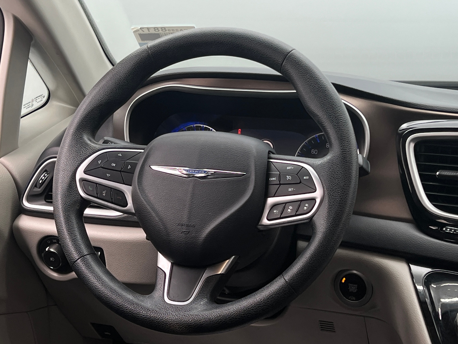 Thumbnail: 2019 Chrysler Pacifica - 5