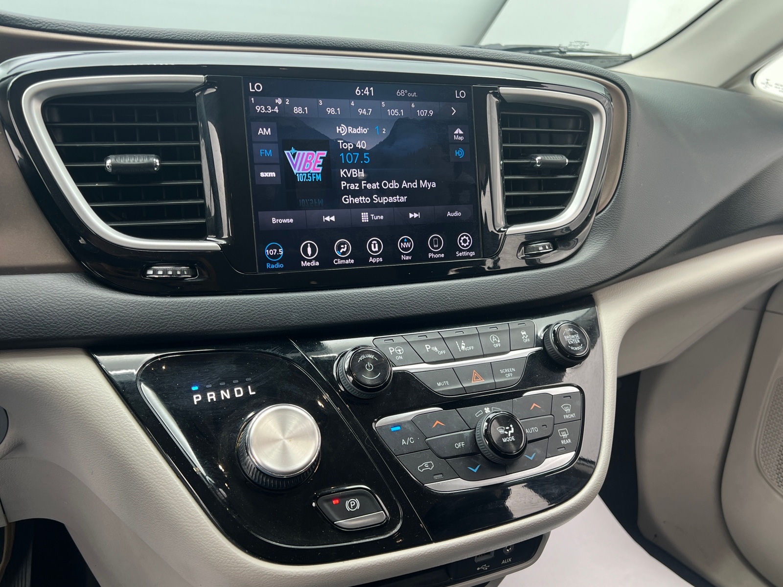 Thumbnail: 2019 Chrysler Pacifica - 4