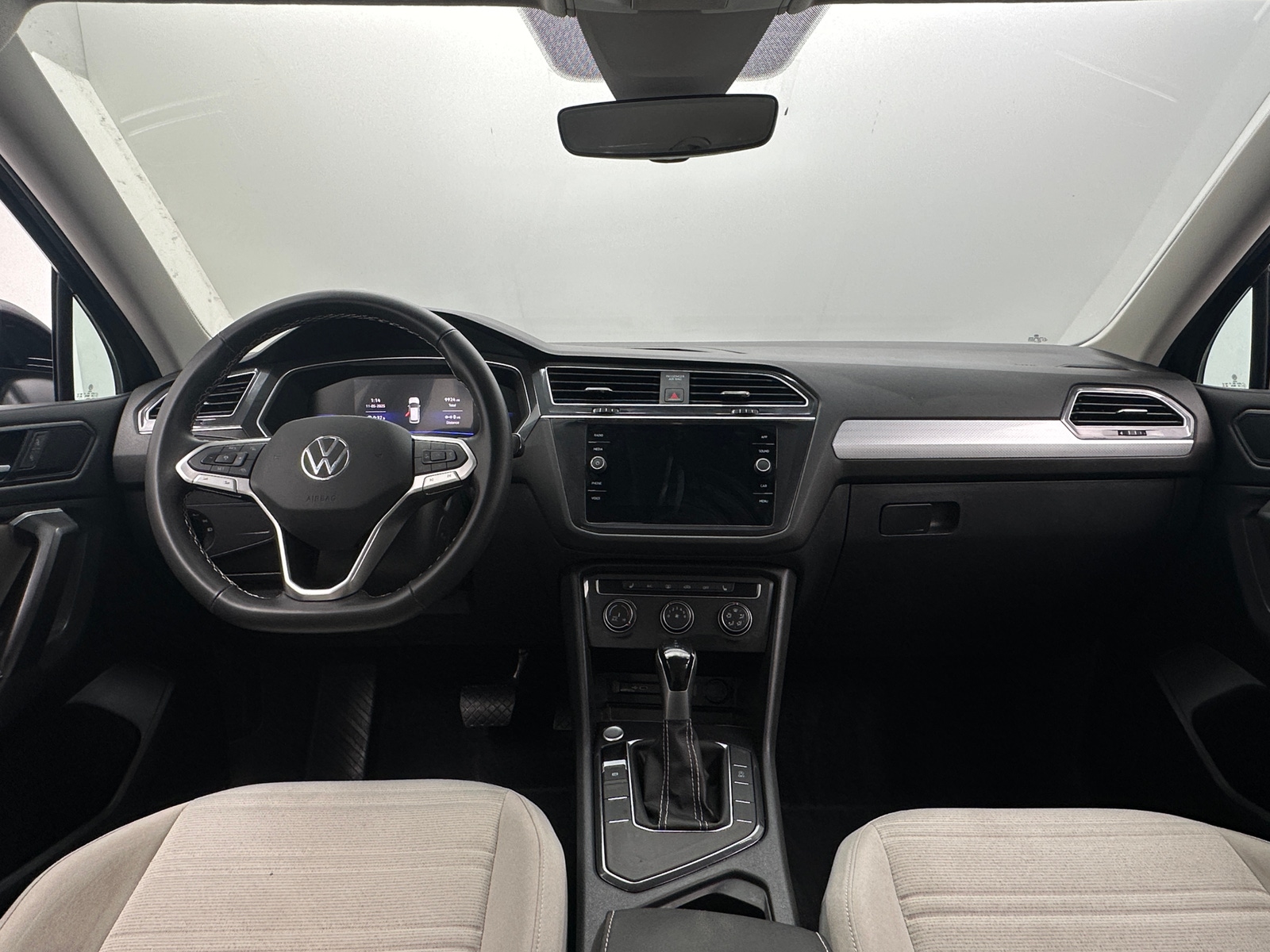 Thumbnail: 2024 Volkswagen Tiguan - 3