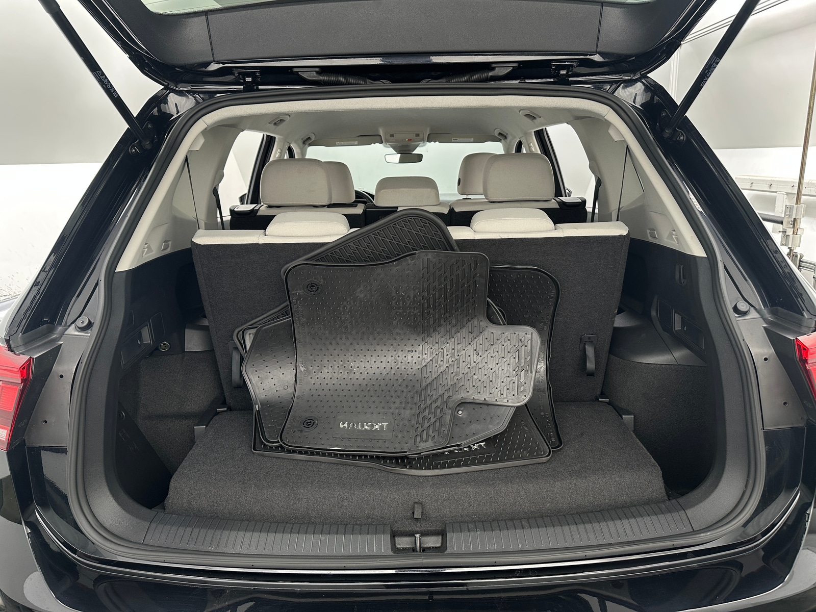 Thumbnail: 2024 Volkswagen Tiguan - 7