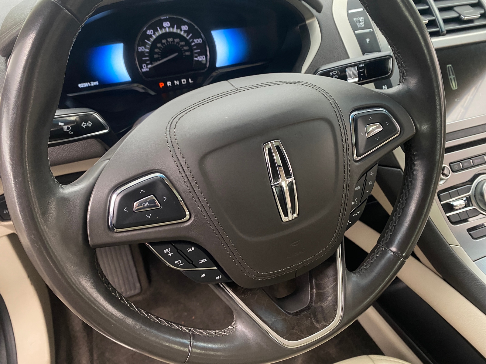 Thumbnail: 2017 Lincoln MKZ - 4