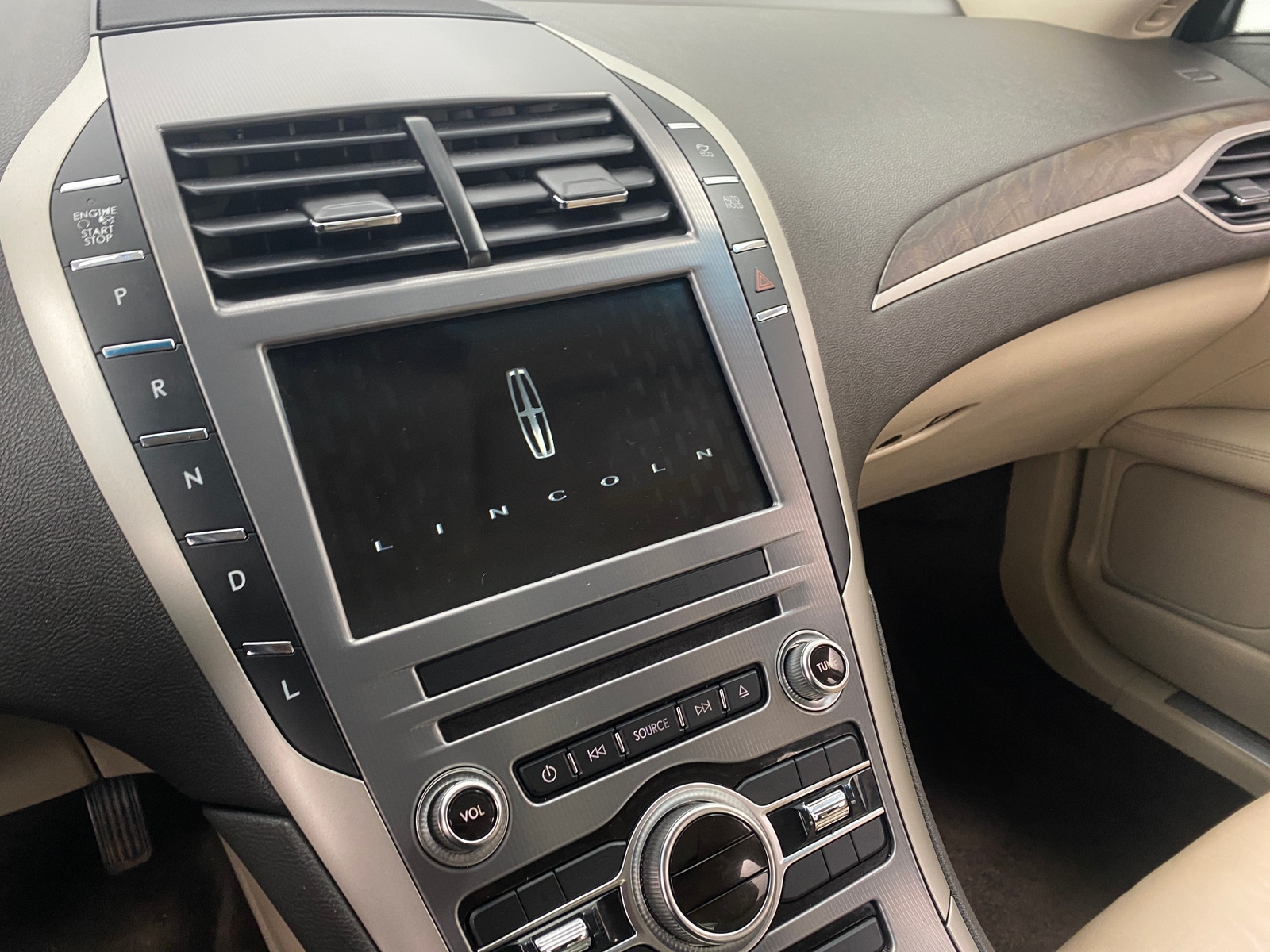 Thumbnail: 2017 Lincoln MKZ - 3