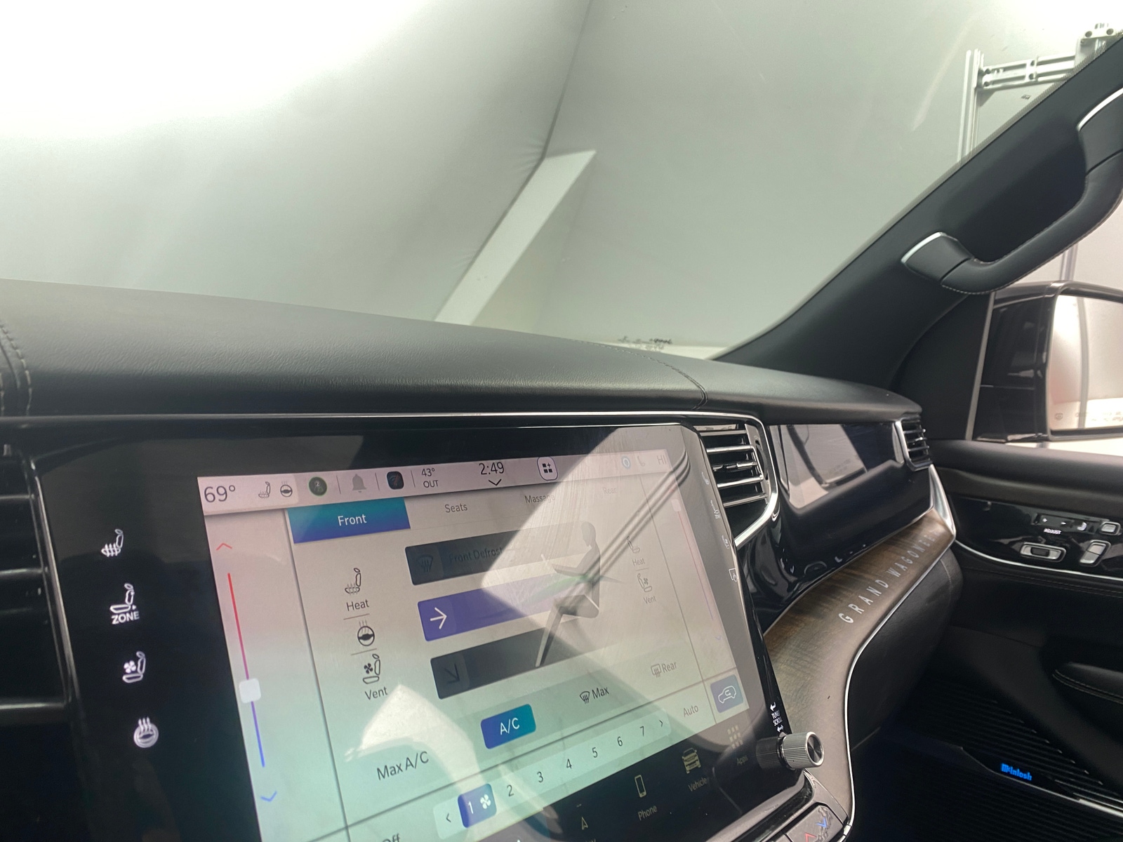 Thumbnail: 2022 Jeep Grand Wagoneer - 3