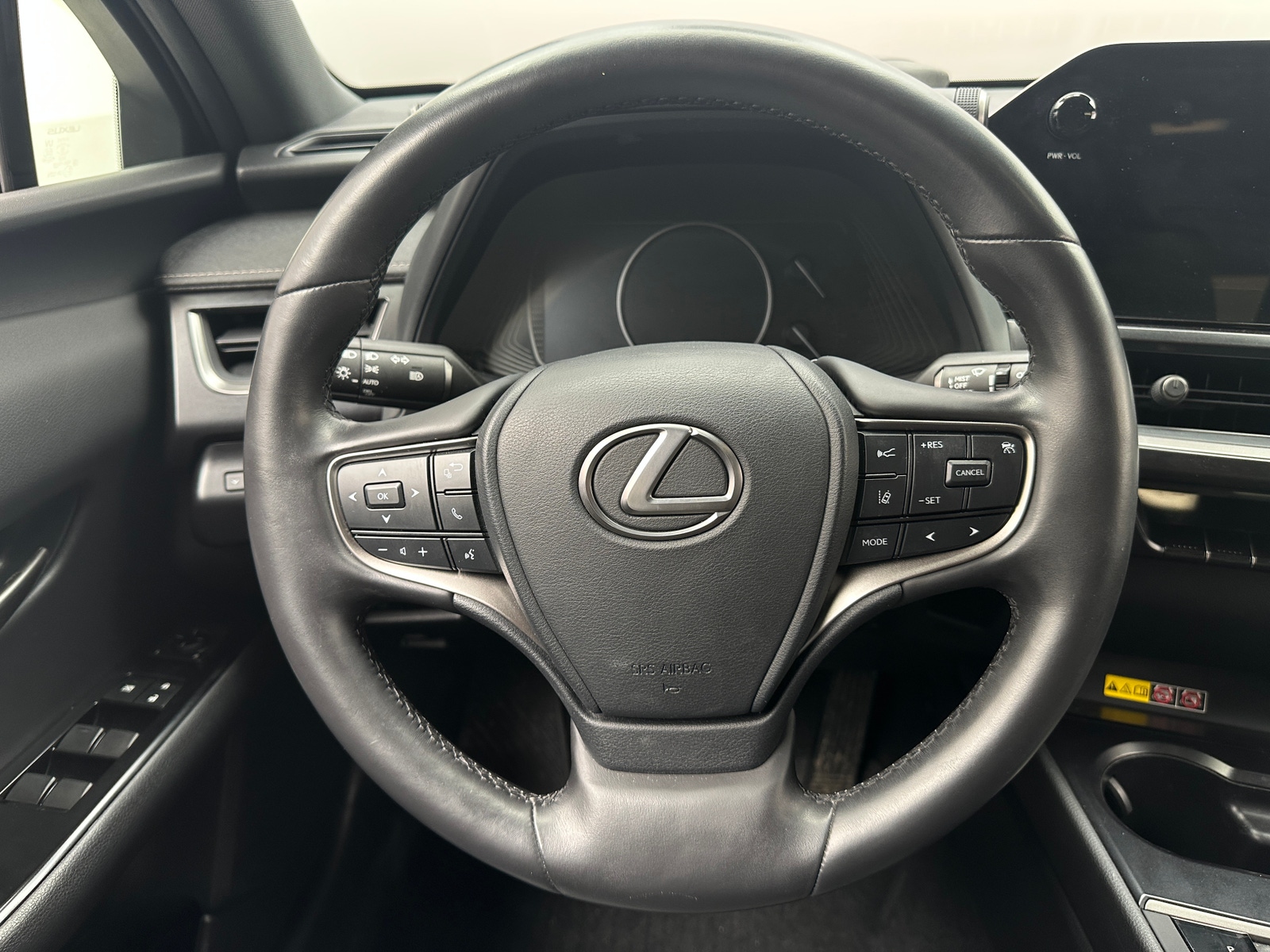 Thumbnail: 2023 Lexus UX - 4