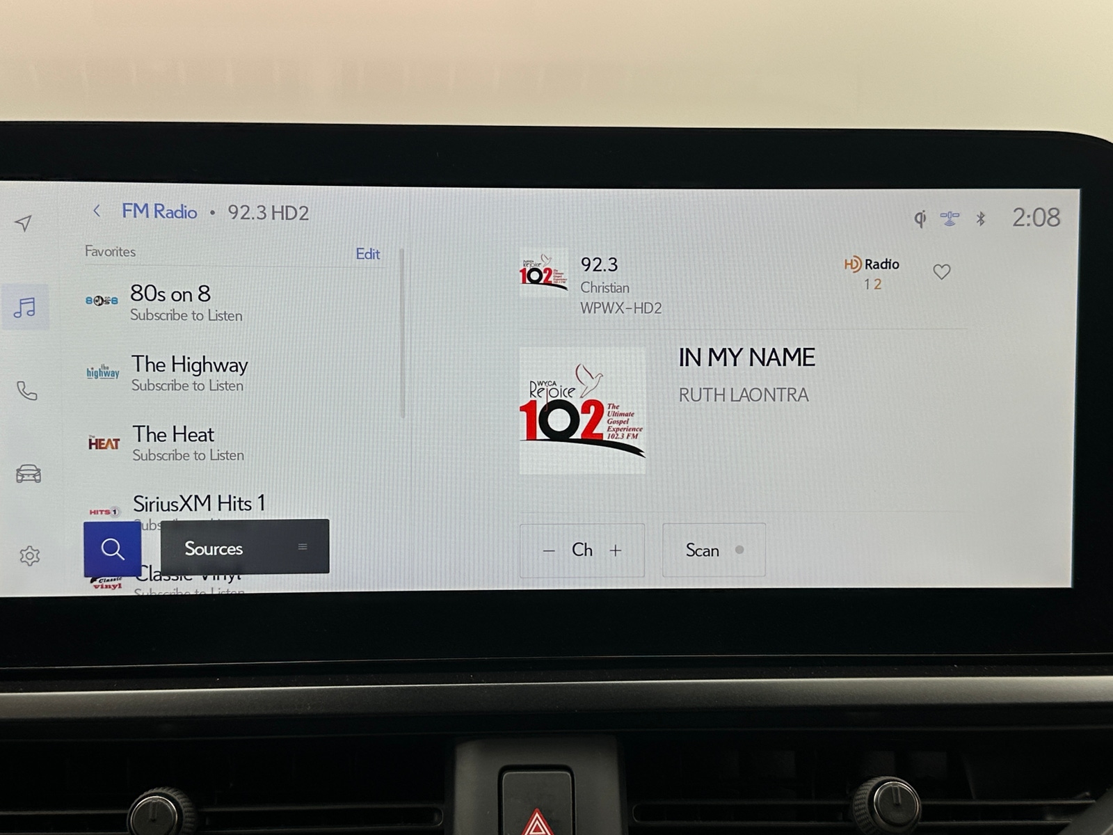 Thumbnail: 2023 Lexus UX - 3
