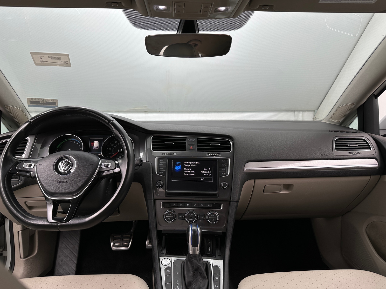 Thumbnail: 2016 Volkswagen e-Golf - 3