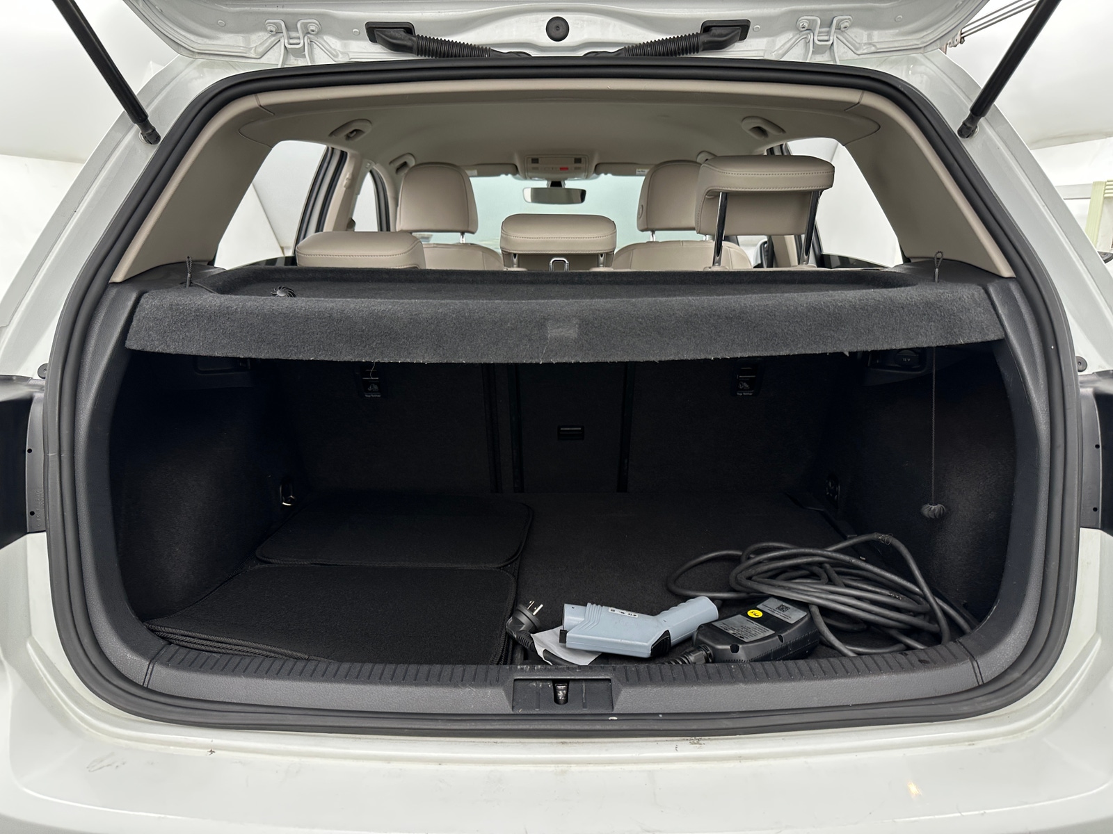 Thumbnail: 2016 Volkswagen e-Golf - 7