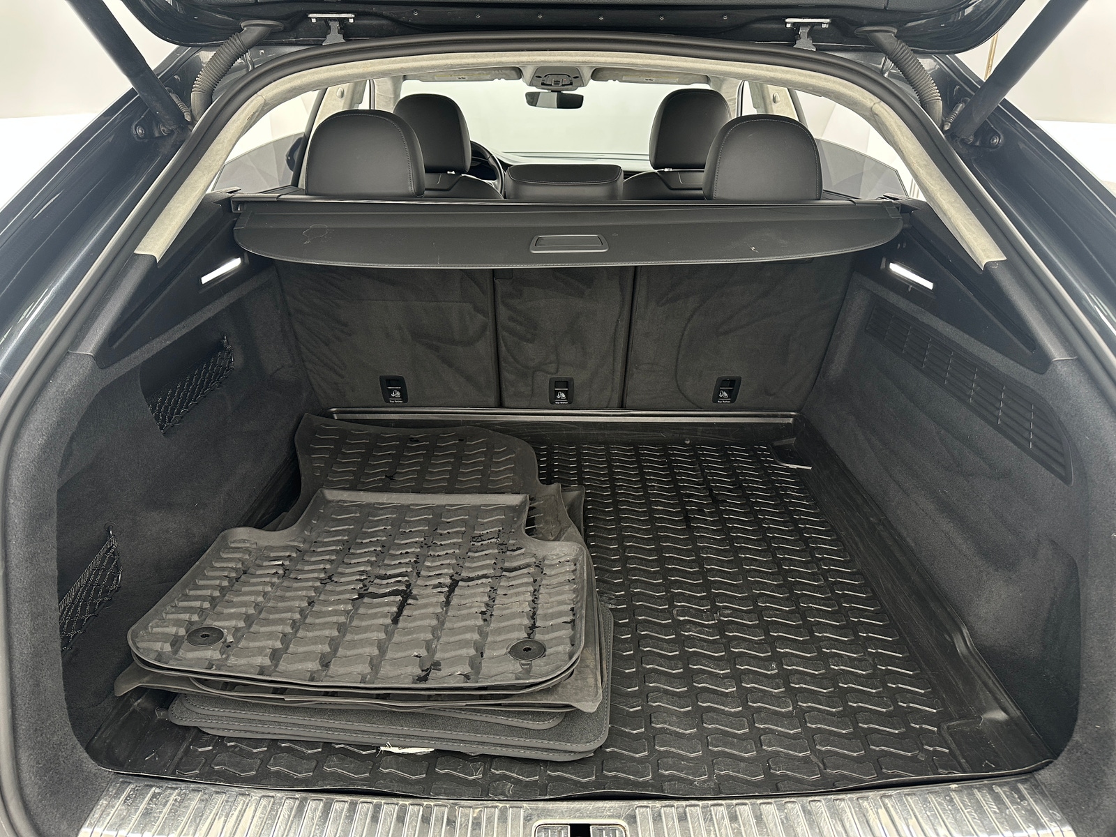 Thumbnail: 2019 Audi Q8 - 6