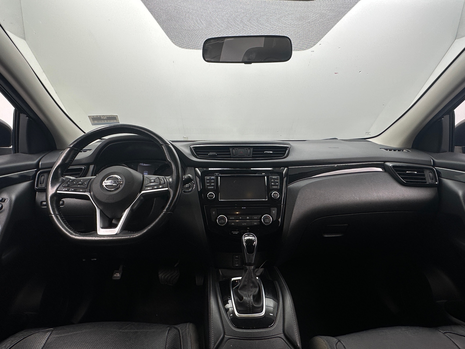 Thumbnail: 2017 Nissan Rogue Sport - 2