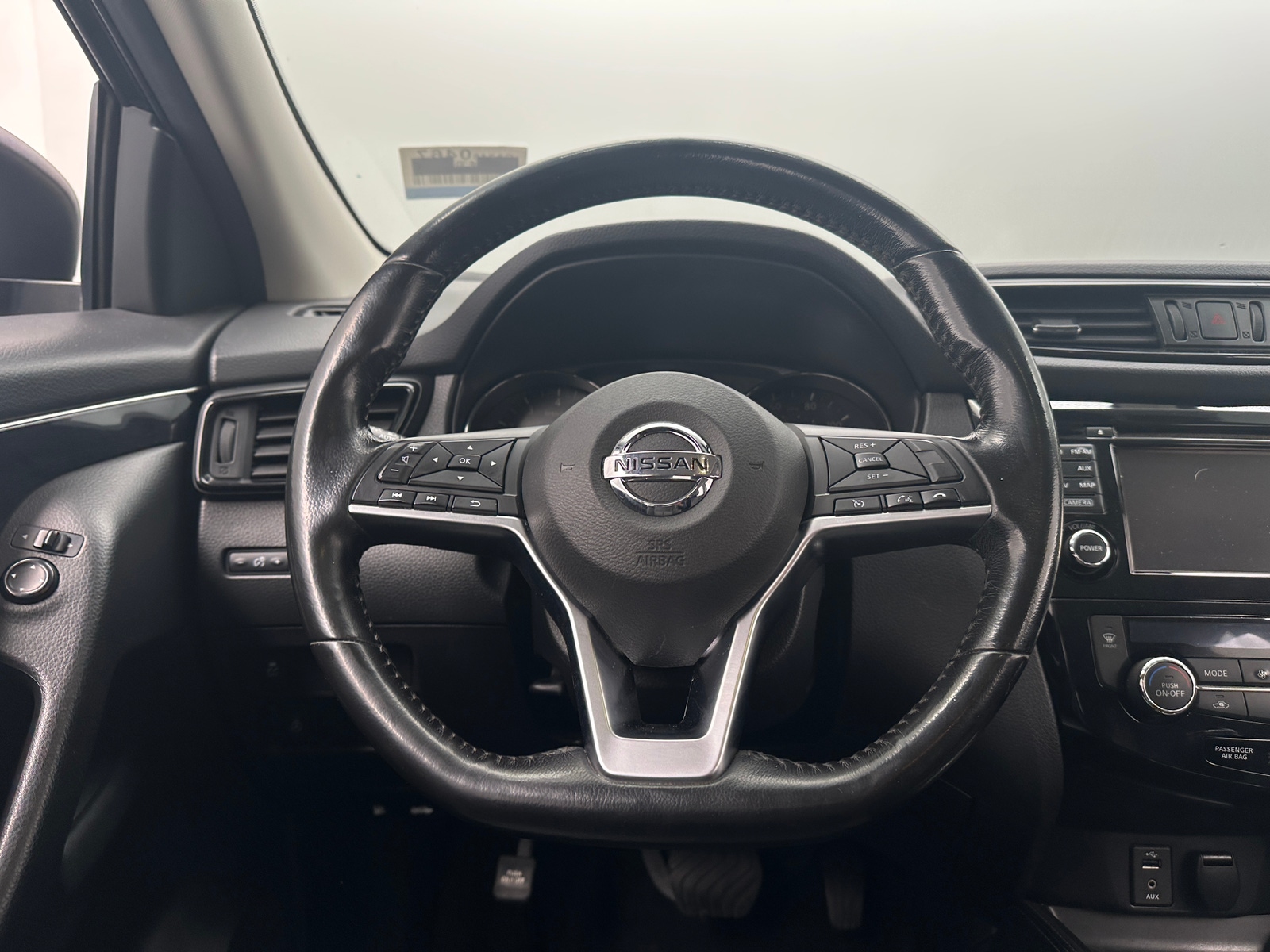 Thumbnail: 2017 Nissan Rogue Sport - 4