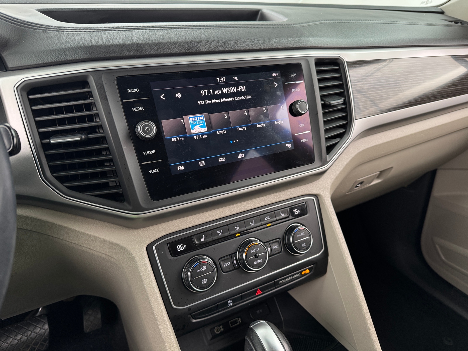 Thumbnail: 2018 Volkswagen Atlas - 3