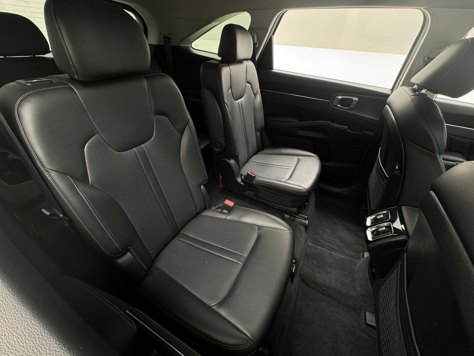 Thumbnail: 2023 Kia Sorento - 5