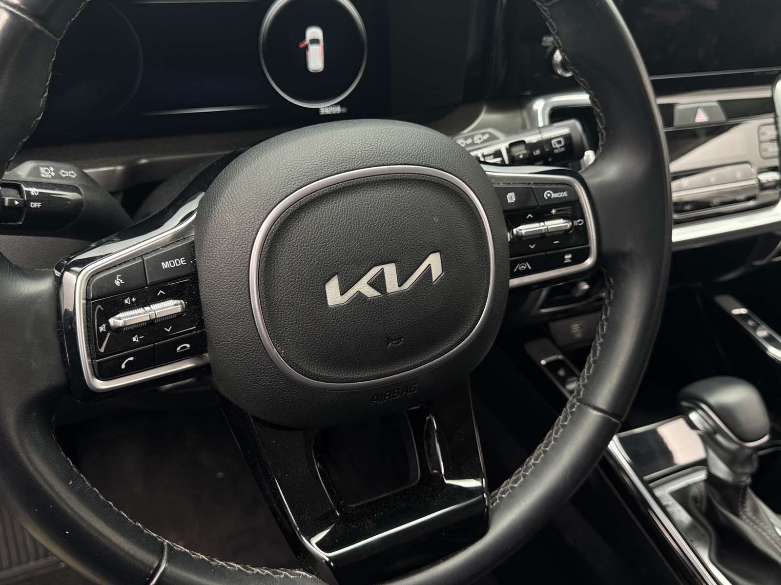 Thumbnail: 2023 Kia Sorento - 4