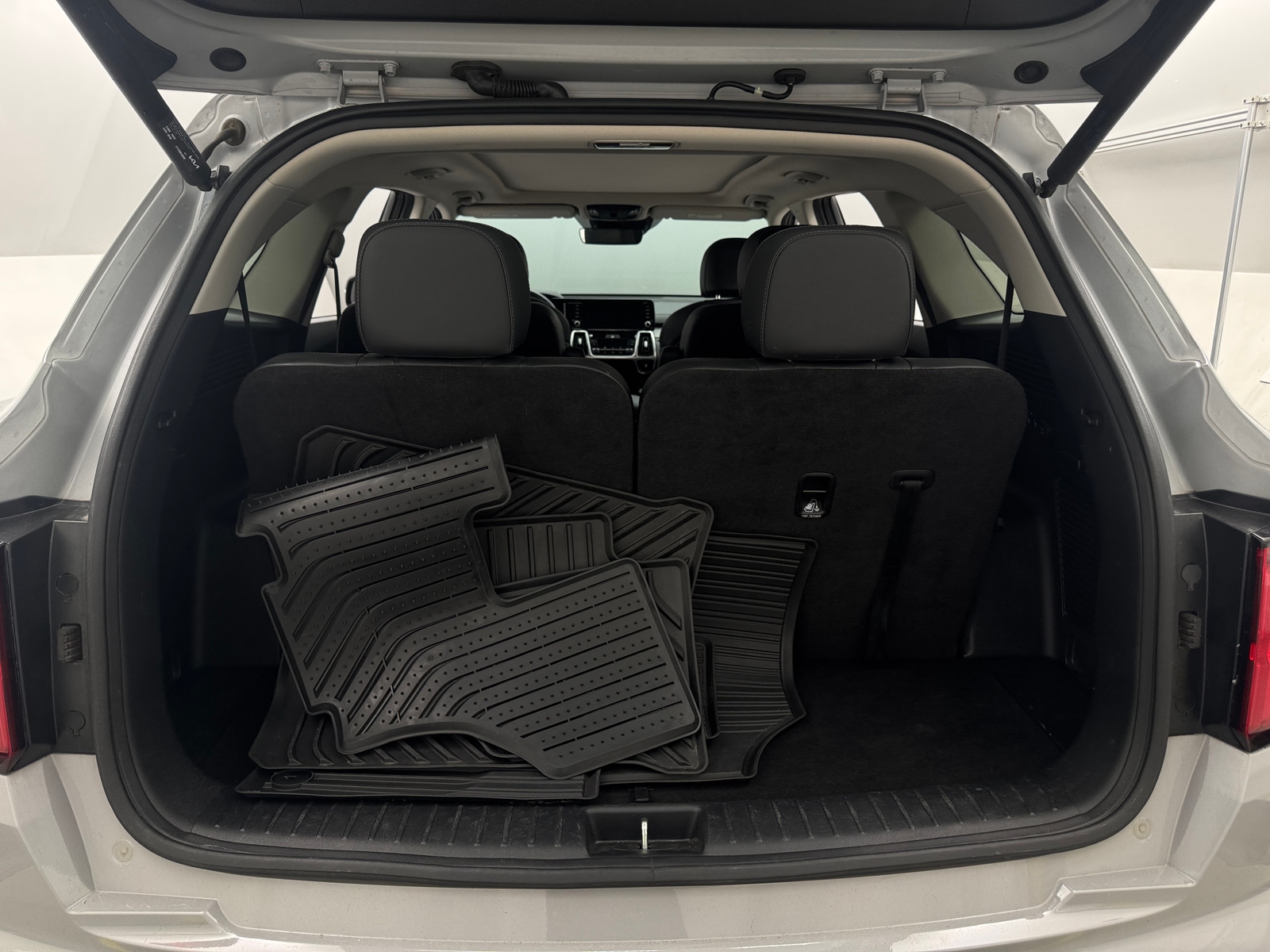 Thumbnail: 2023 Kia Sorento - 6