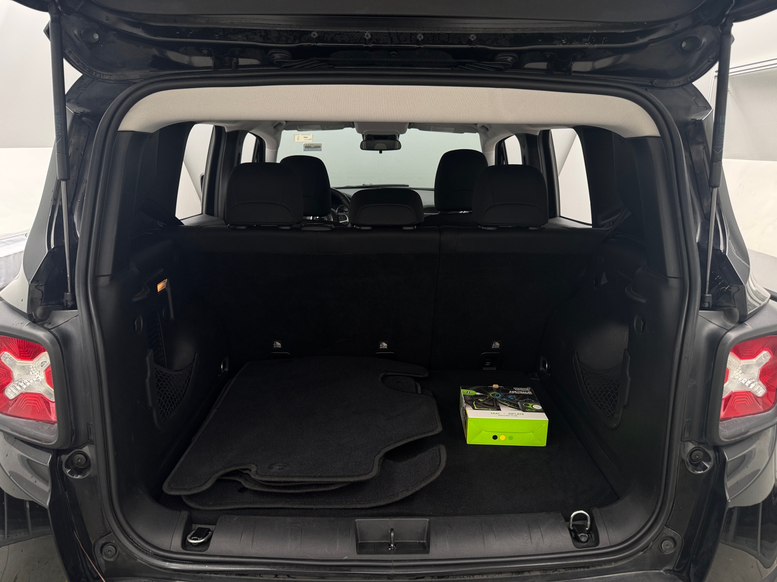 Thumbnail: 2020 Jeep Renegade - 7