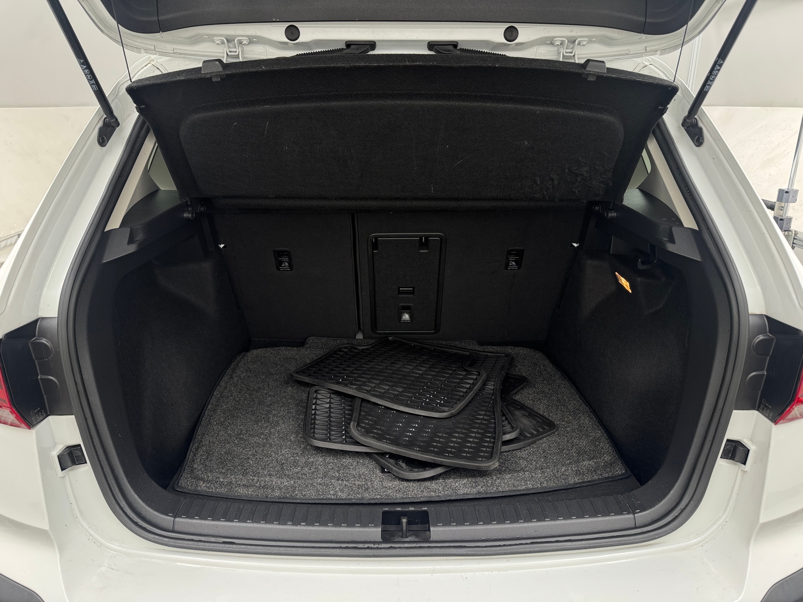 Thumbnail: 2022 Volkswagen Taos - 7